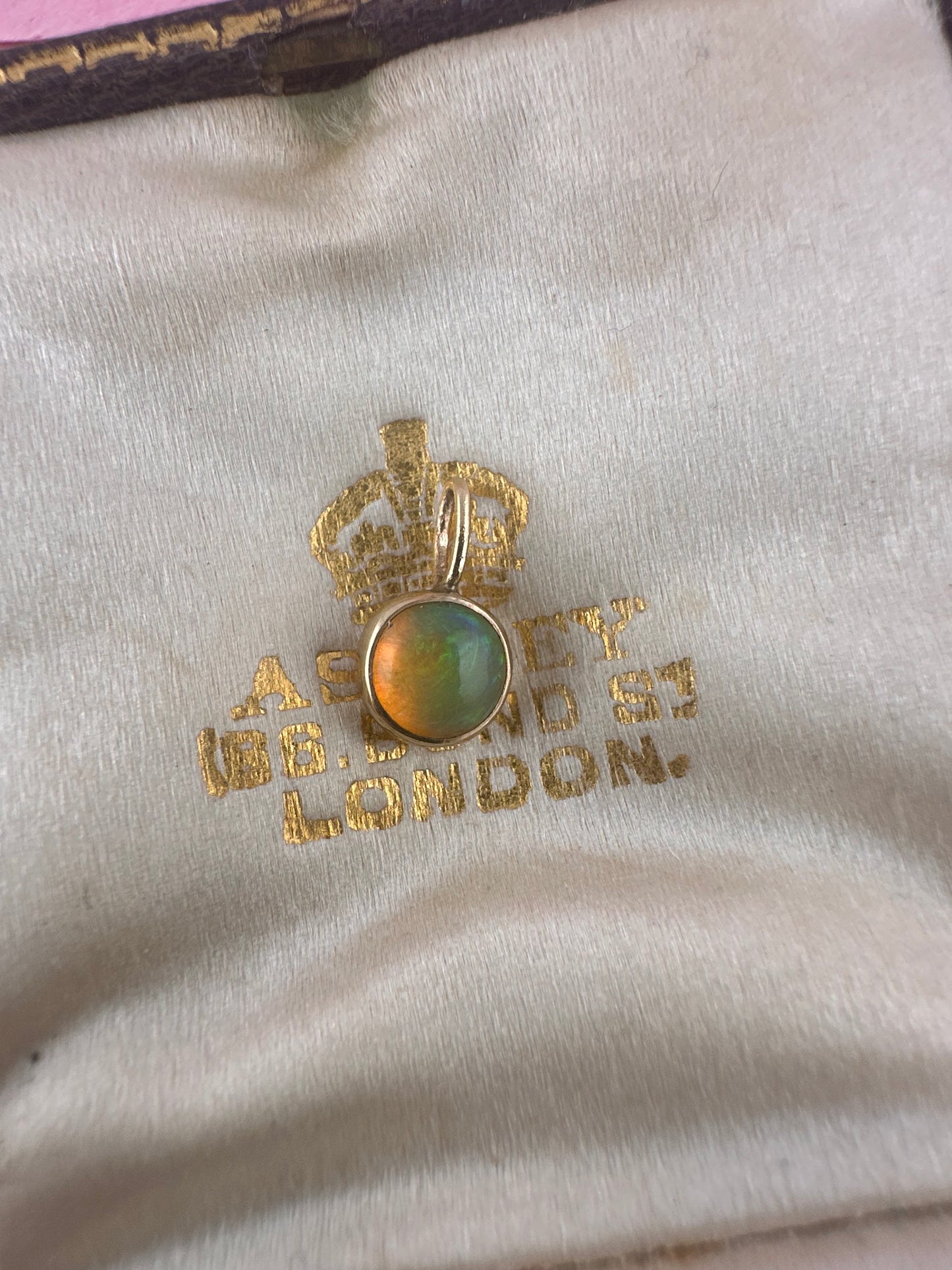 9ct Opal pendant