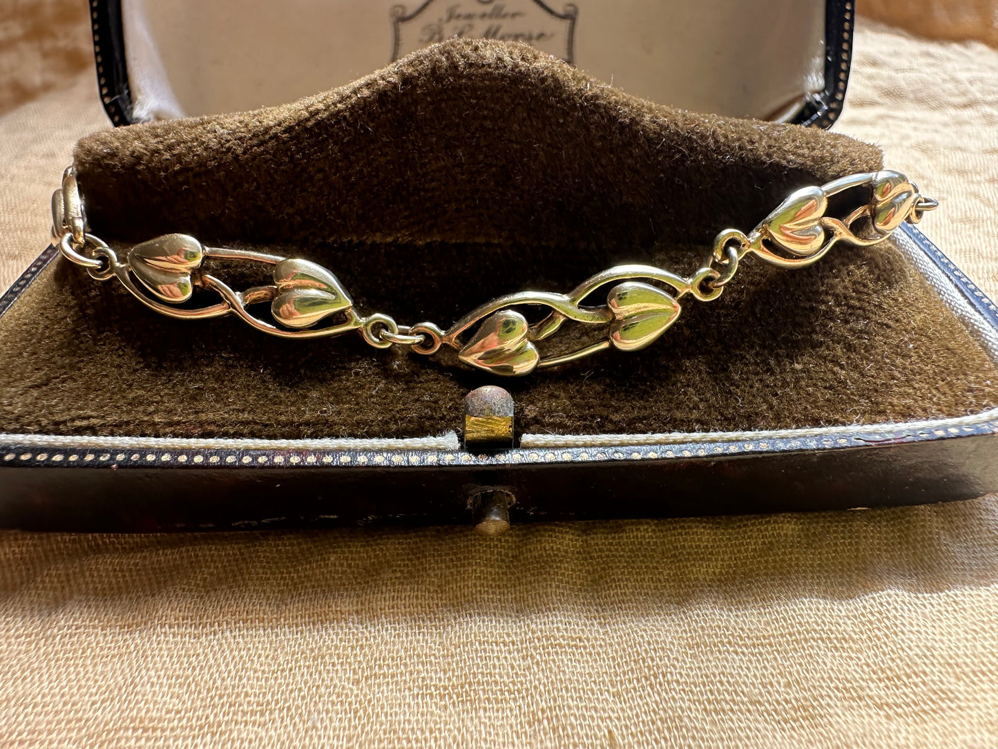 Vintage 9ct Gold Leaf/heart bracelet