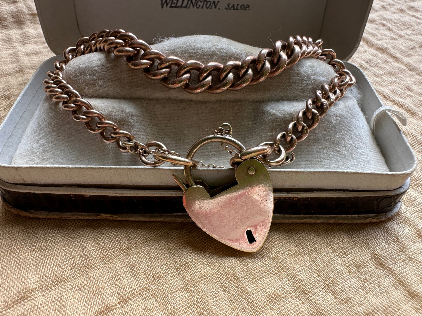 Antique 9ct Gold Graduated Curb bracelet with large heart padlock