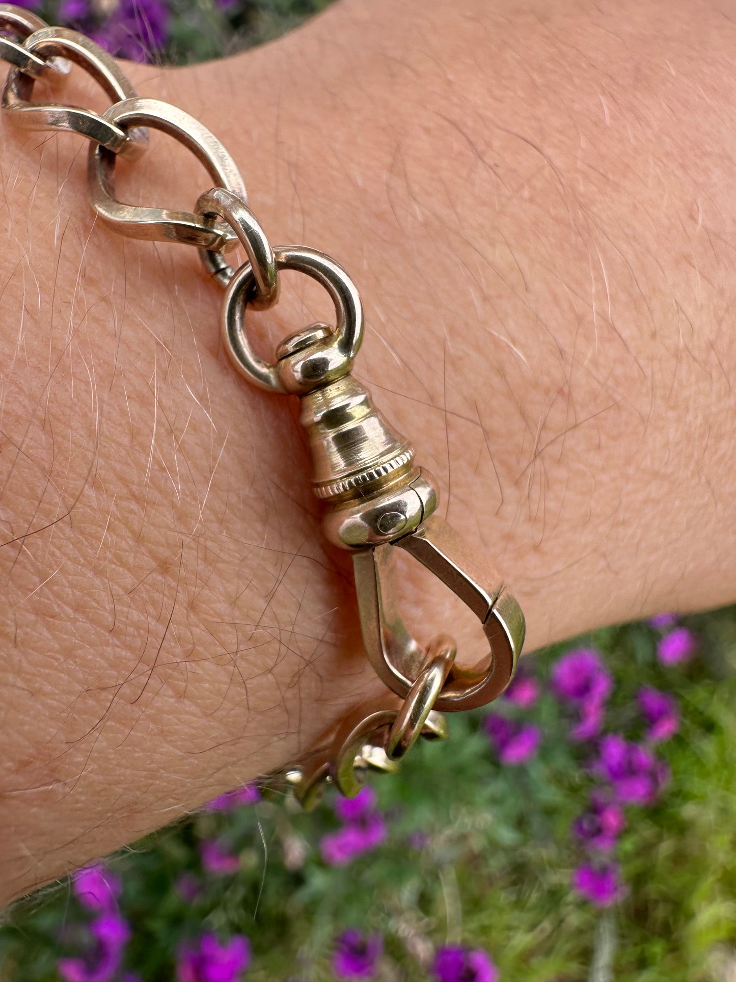 Vintage 9ct Gold Open curb bracelet with victorian flat edged dog clip