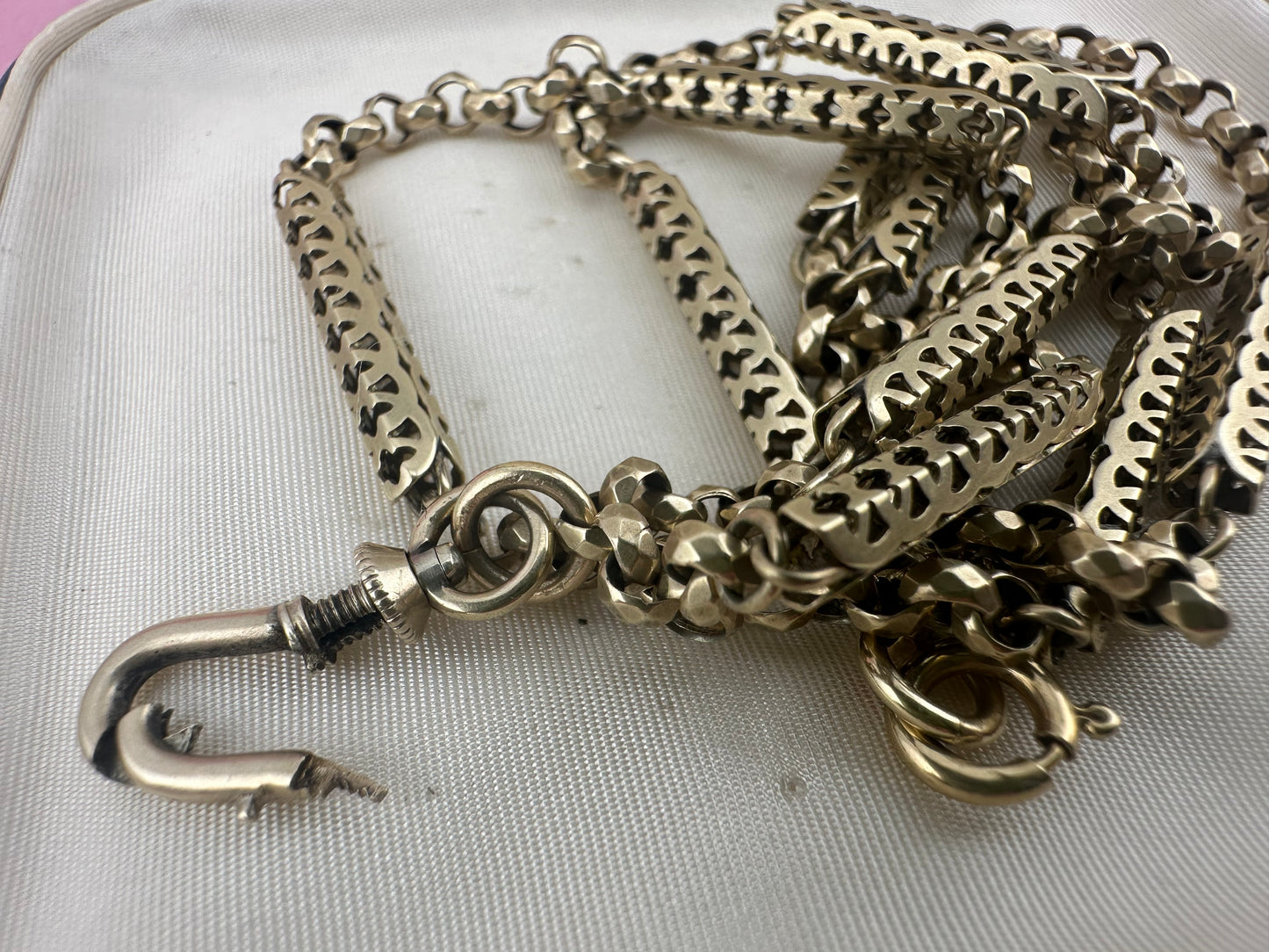 Antique 9ct Gold Fancy Bar and faceted belcher chain with screw top dog clip