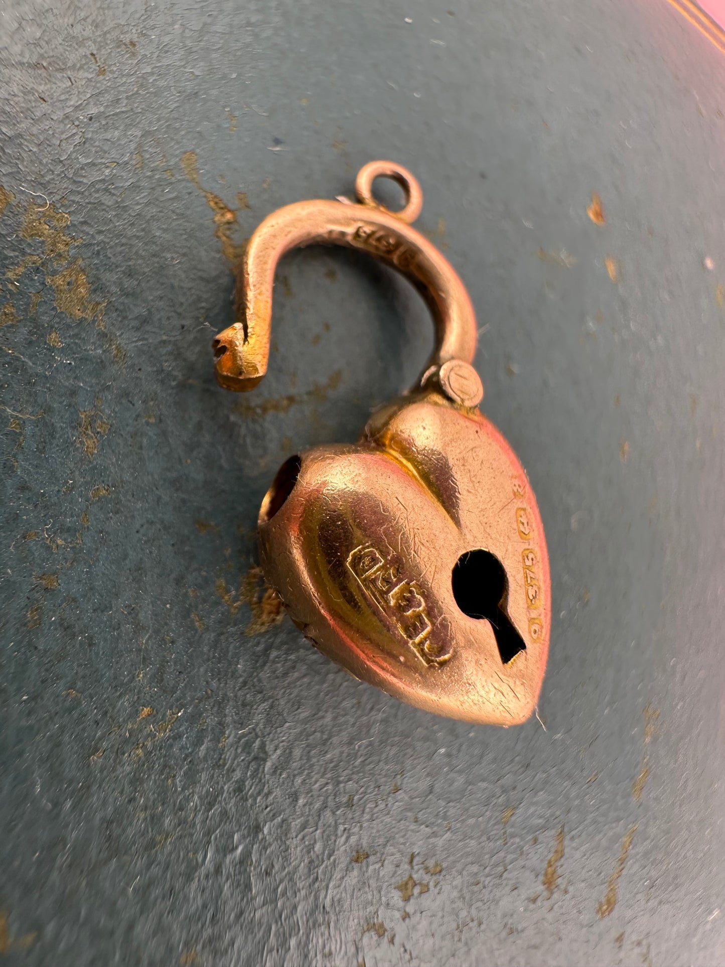 Antique 9ct Gold Puffy Etched Heart padlock