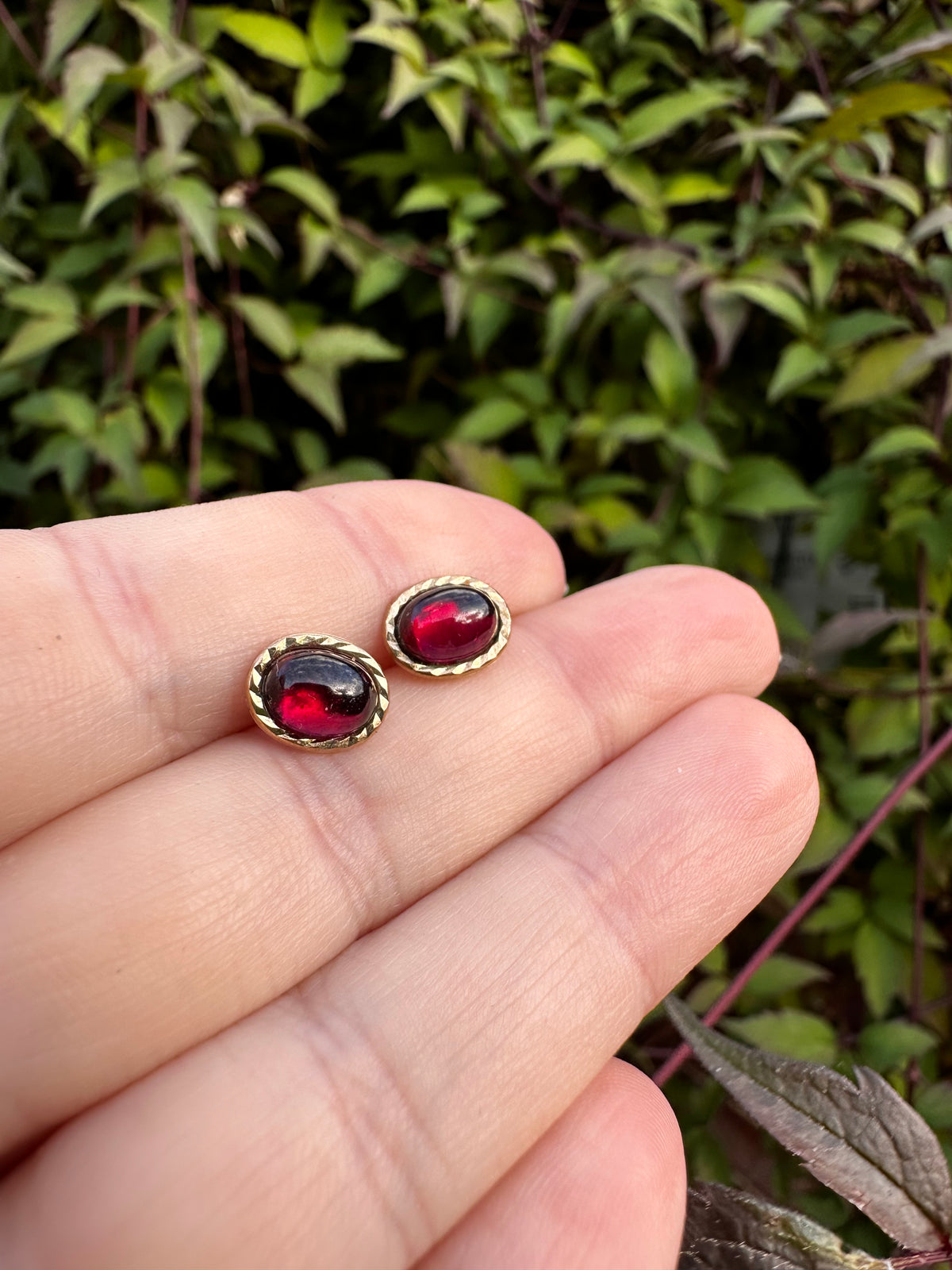9ct Garnet Stud earrings