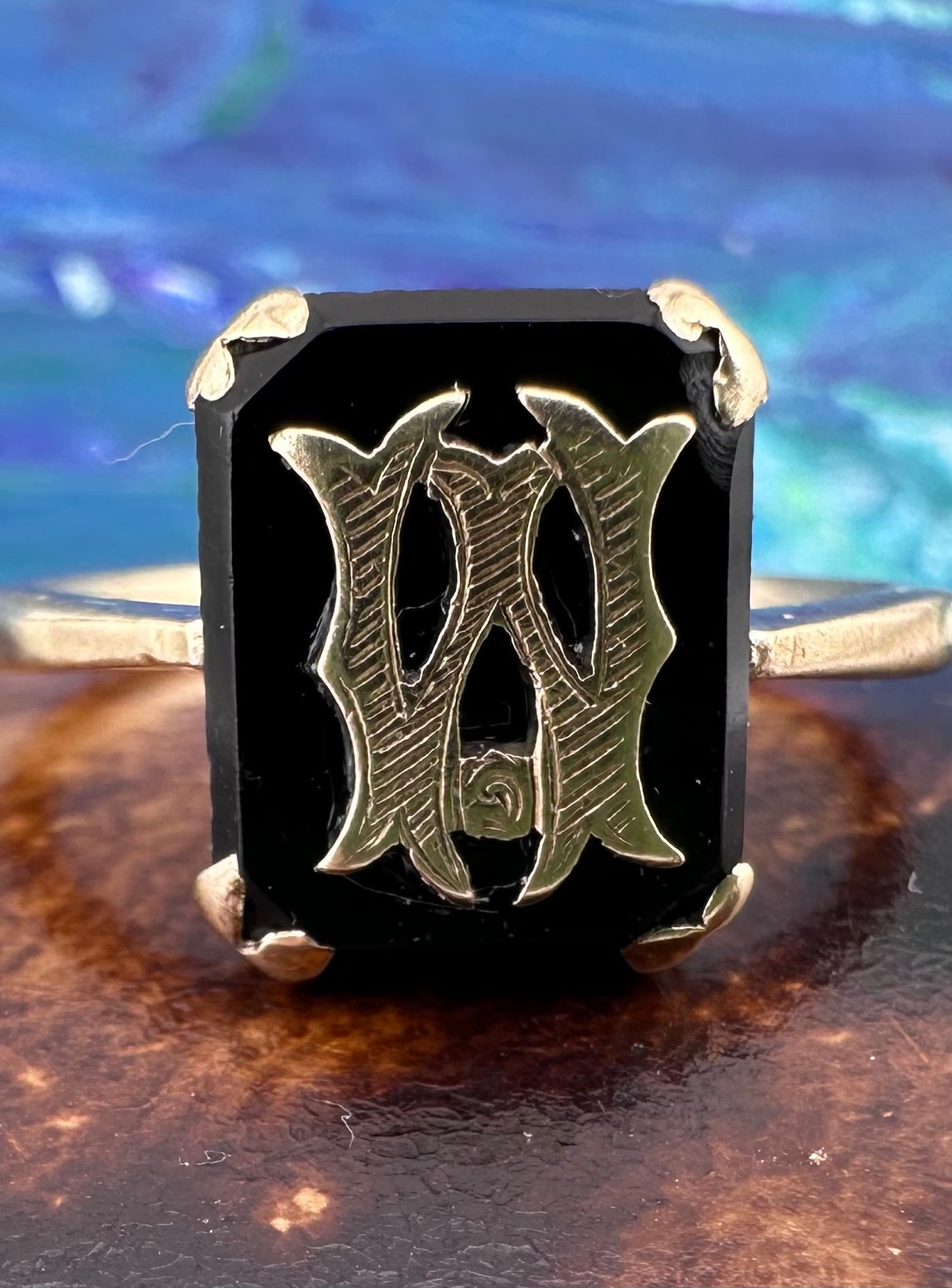 9ct Yellow Gold & Onyx W or M initial ring