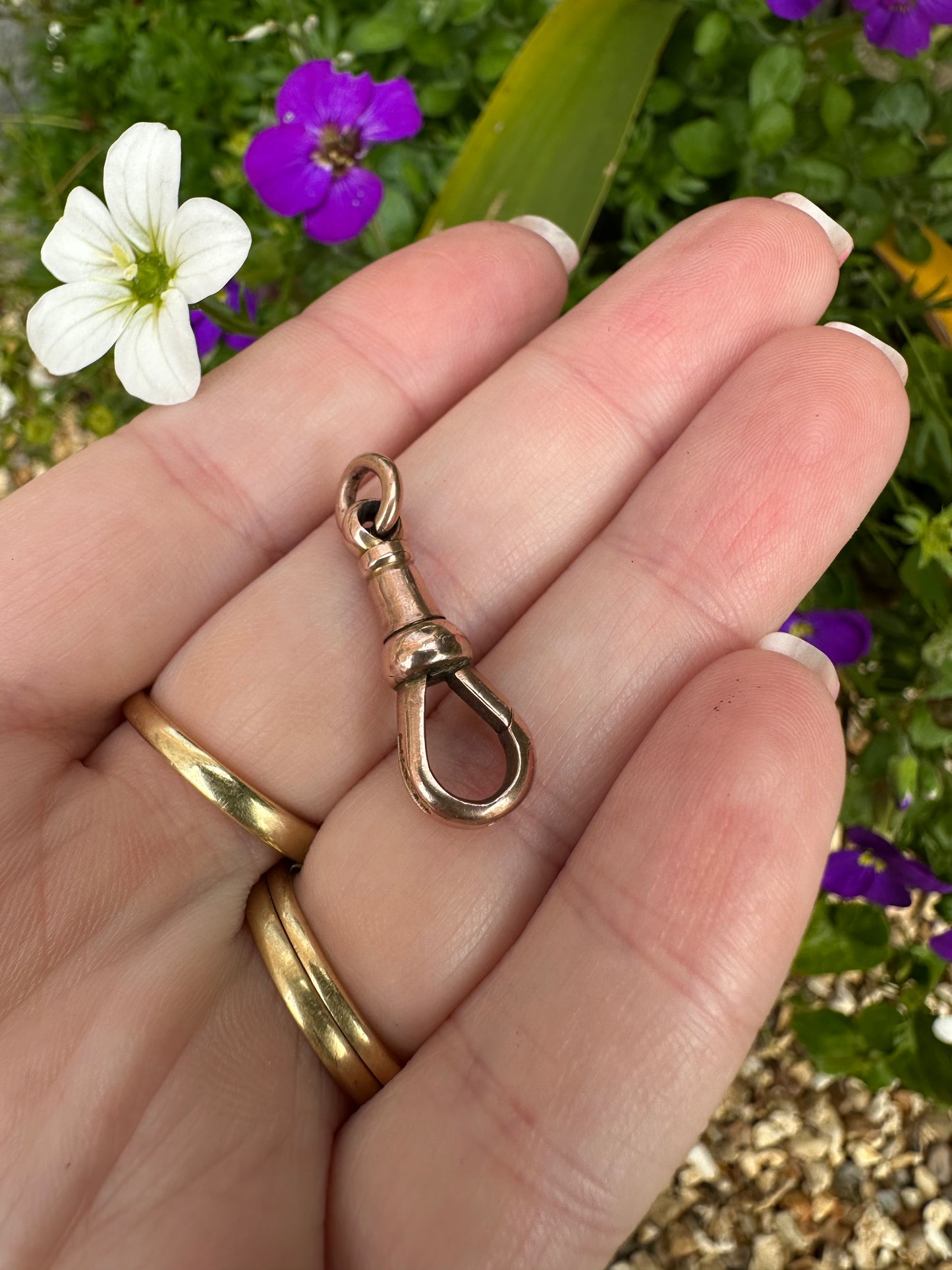 Antique 9ct Rose Gold chunky Dog clip