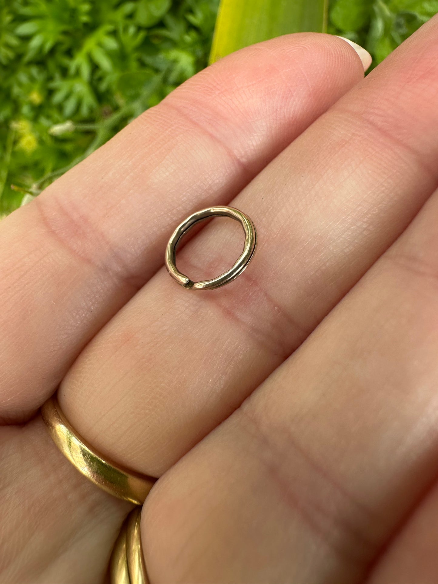 9ct Faceted Split ring