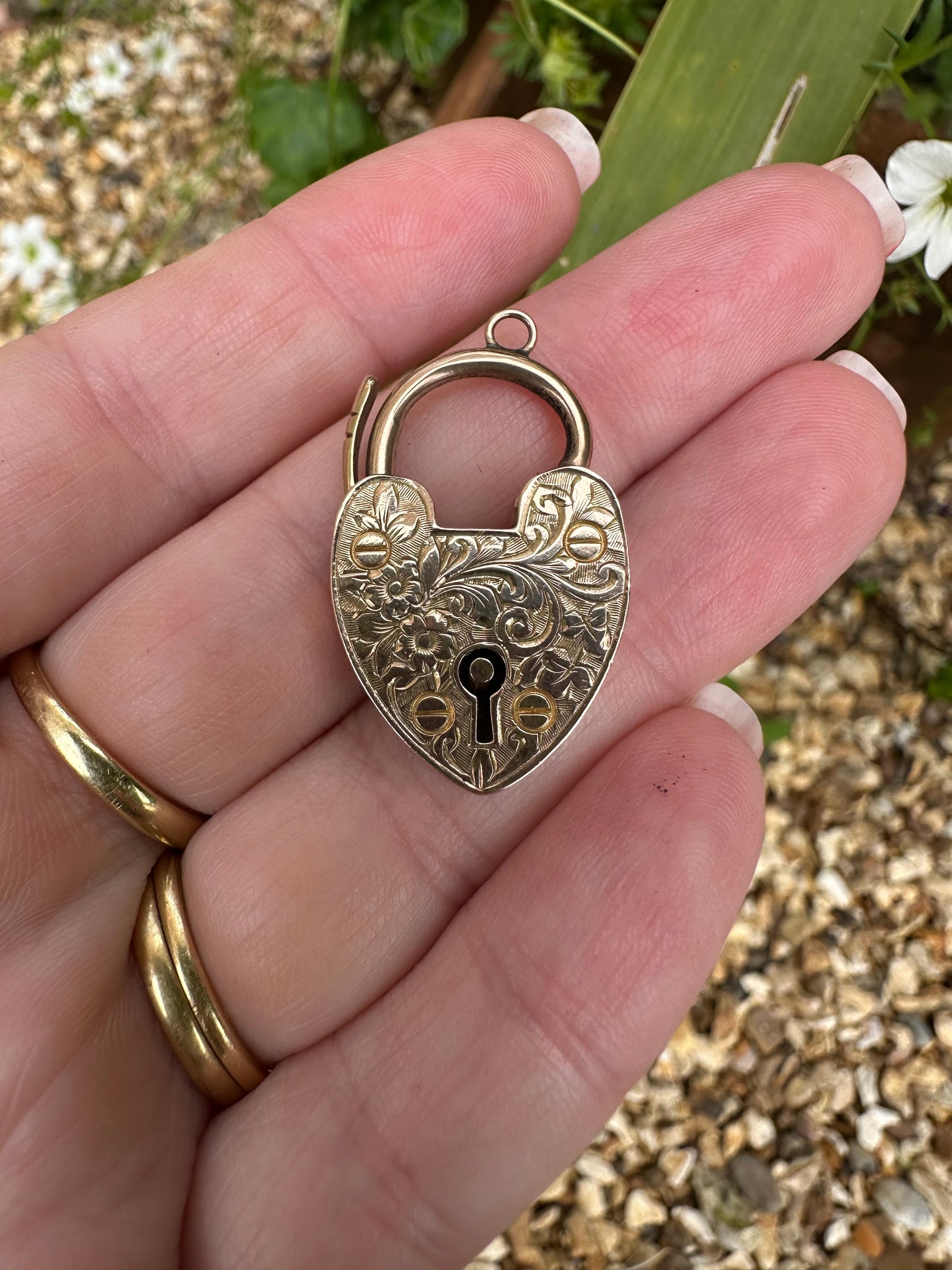 Large Antique 9ct Gold Patterned Heart Padlock