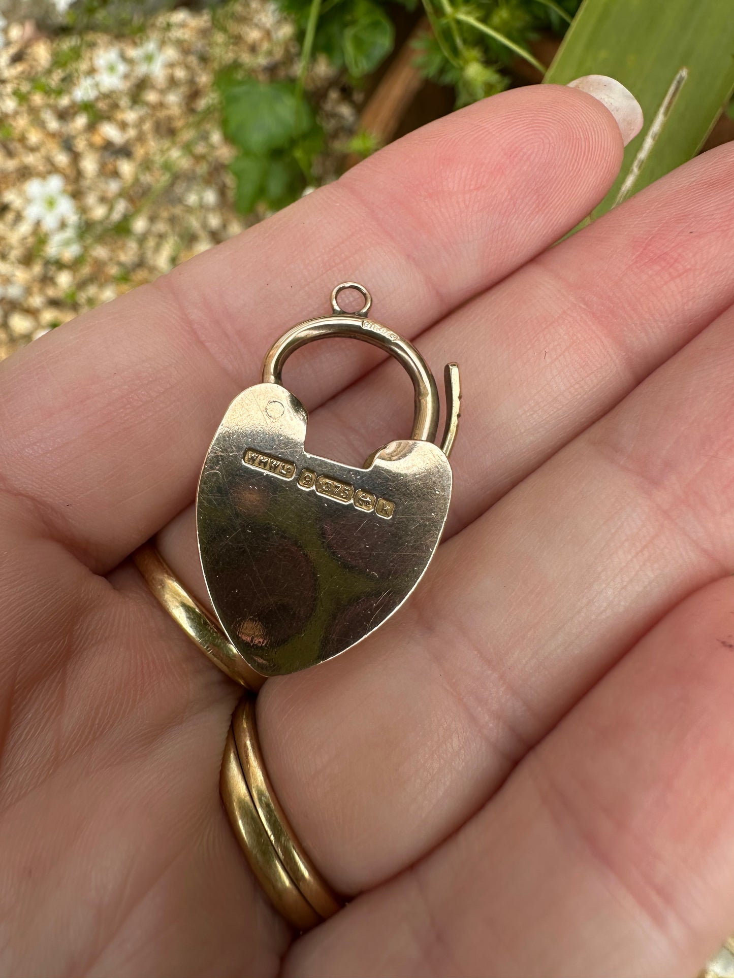 Large Antique 9ct Gold Patterned Heart Padlock