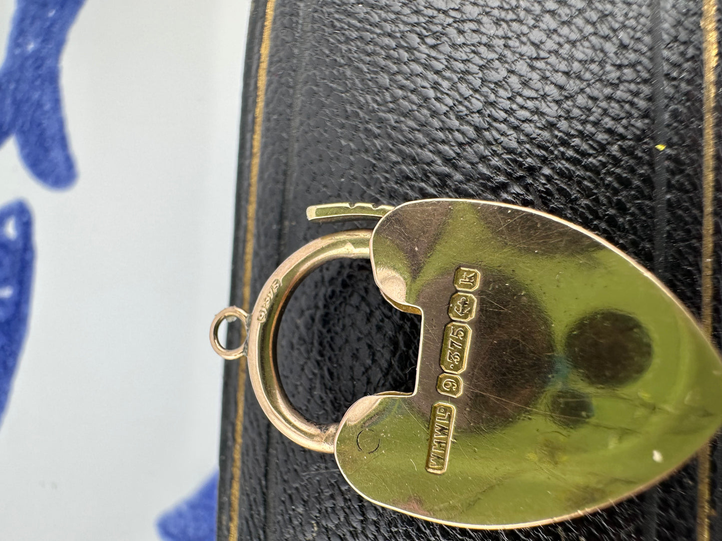 Large Antique 9ct Gold Patterned Heart Padlock