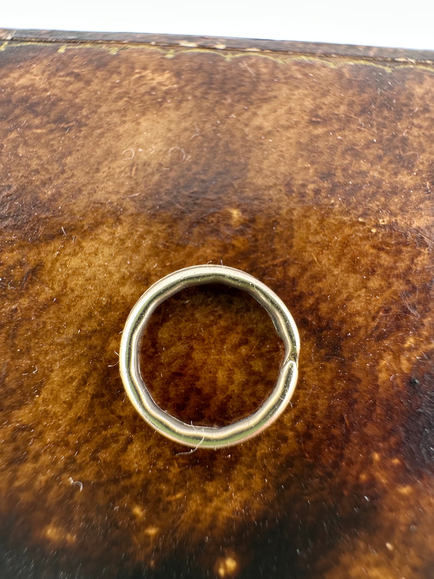 9ct Faceted Split ring