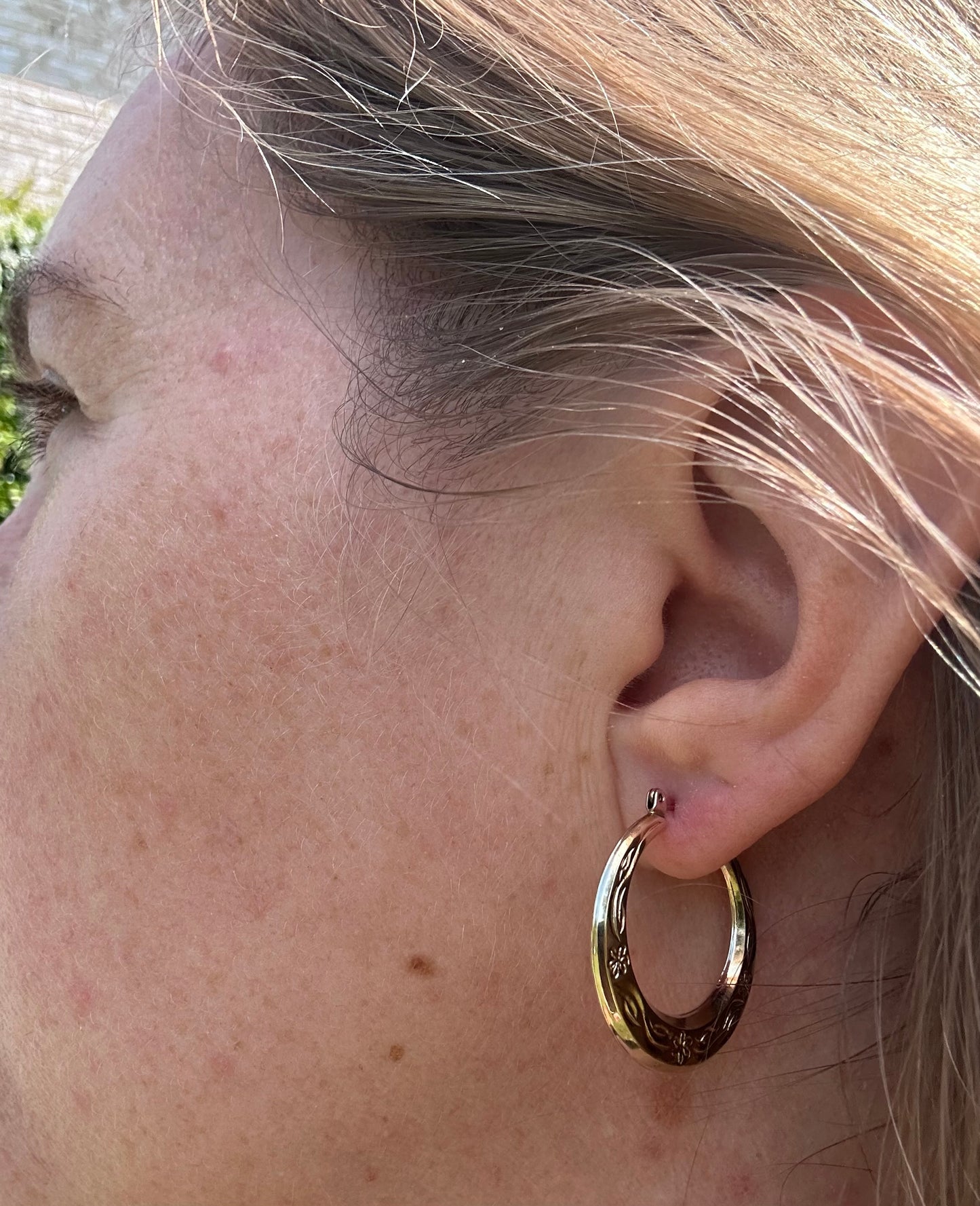 9ct Gold Flower patterned round hoops