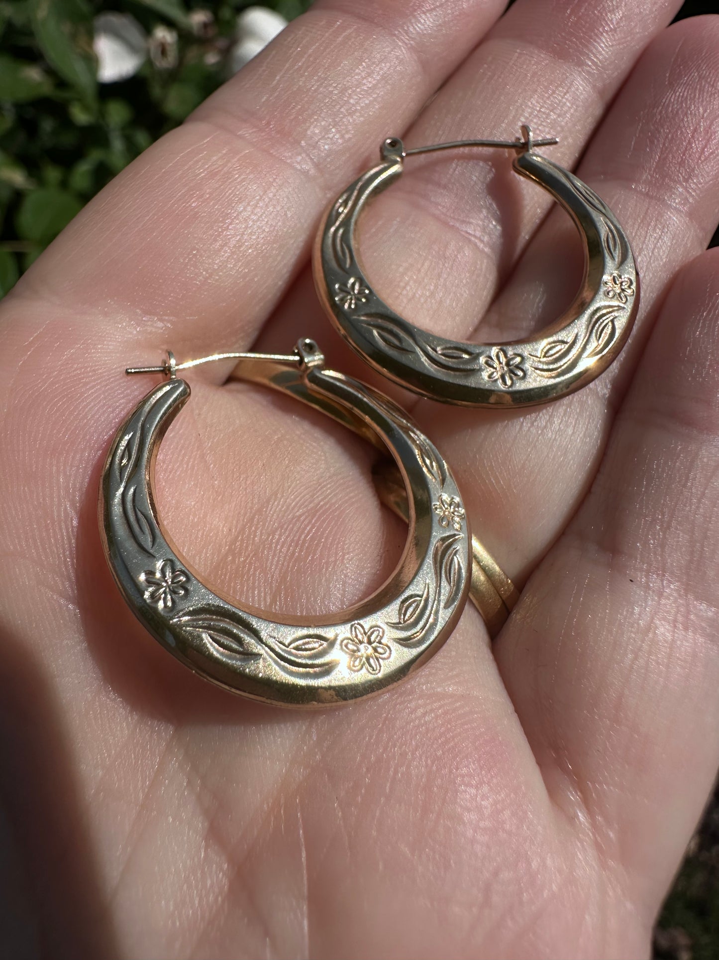 9ct Gold Flower patterned round hoops