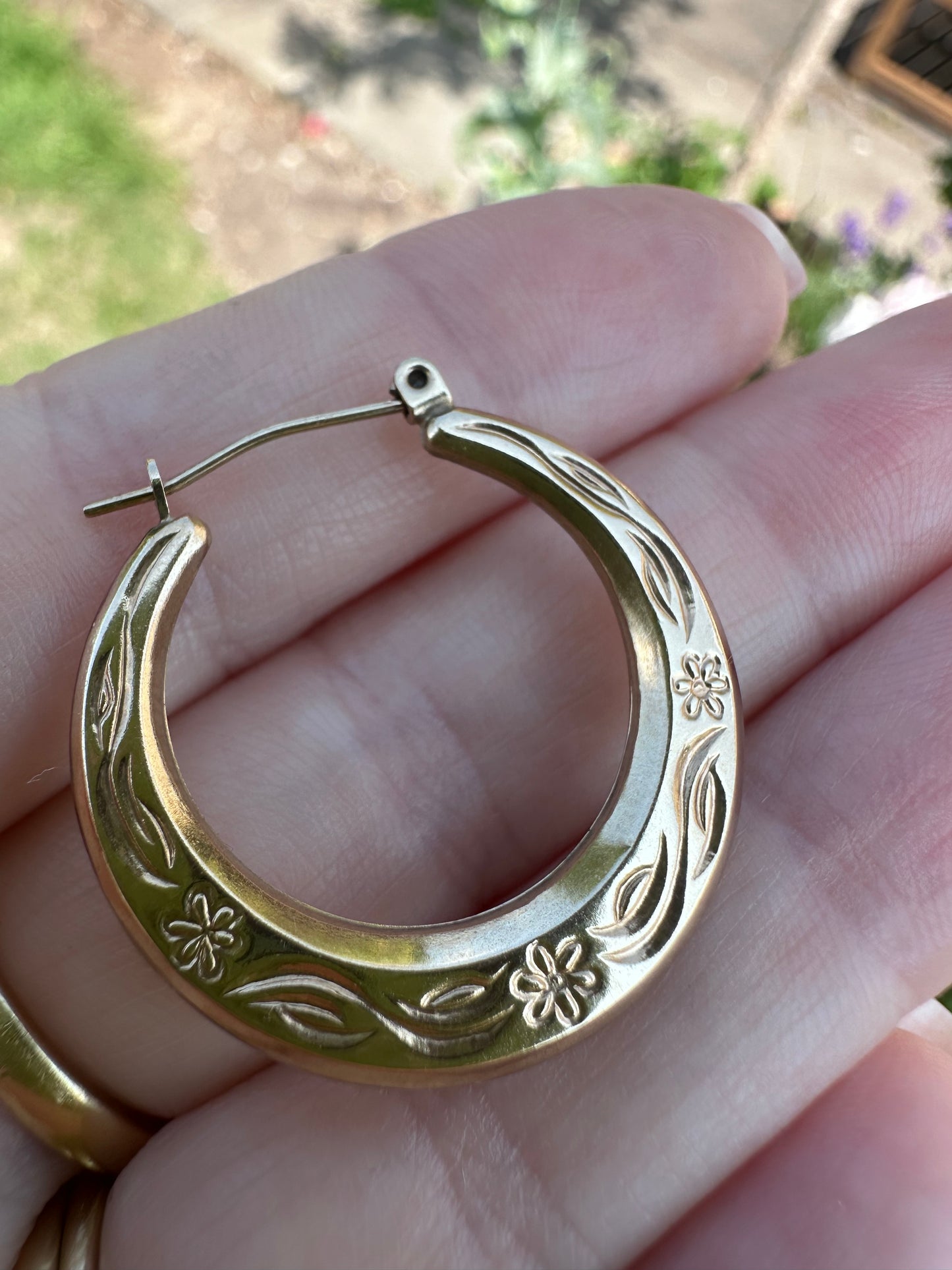9ct Gold Flower patterned round hoops