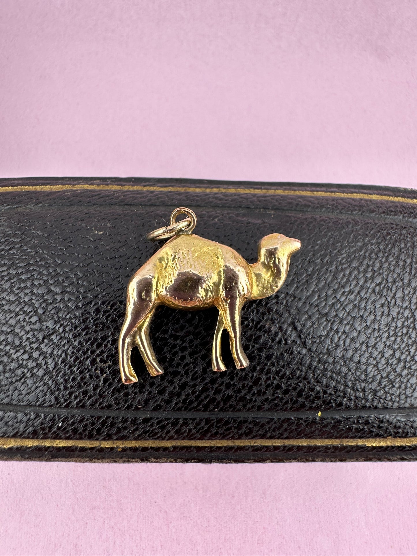 18ct Gold Camel Charm, 1.45g