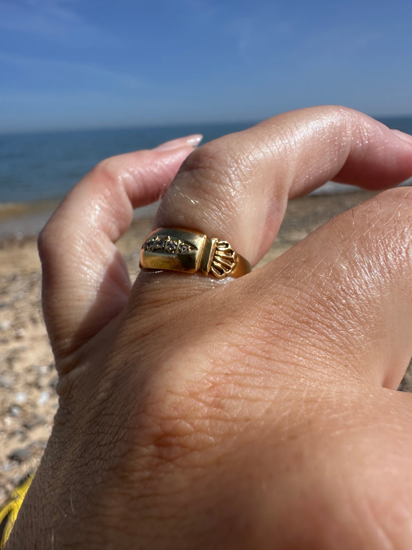 Antique 18ct Gold Rose Cut diamond Gypsy set ring