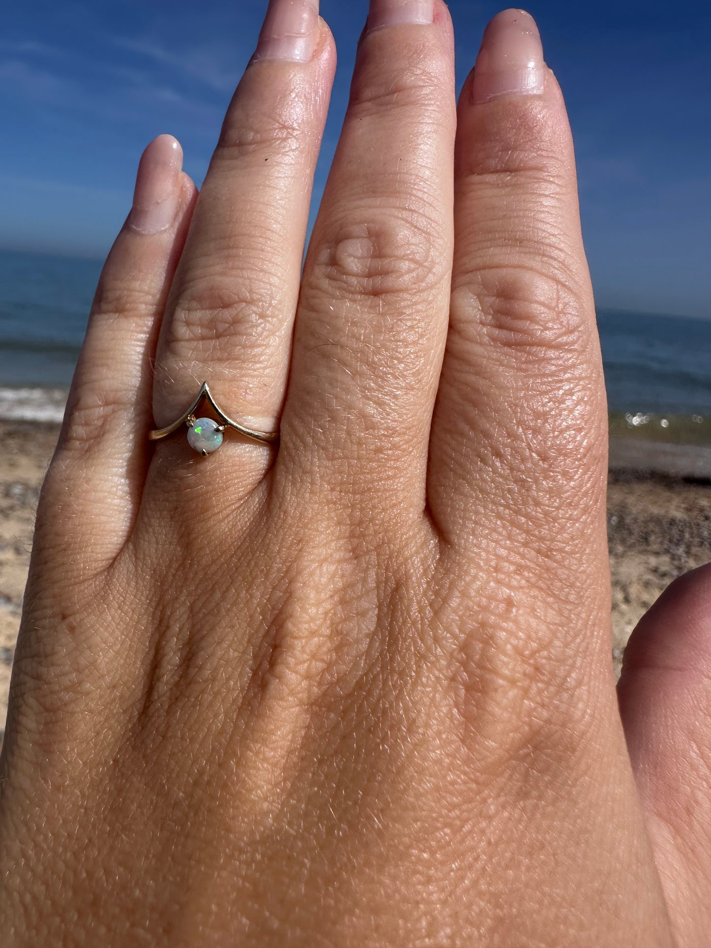 Vintage 9ct Gold Opal Wishbone Ring