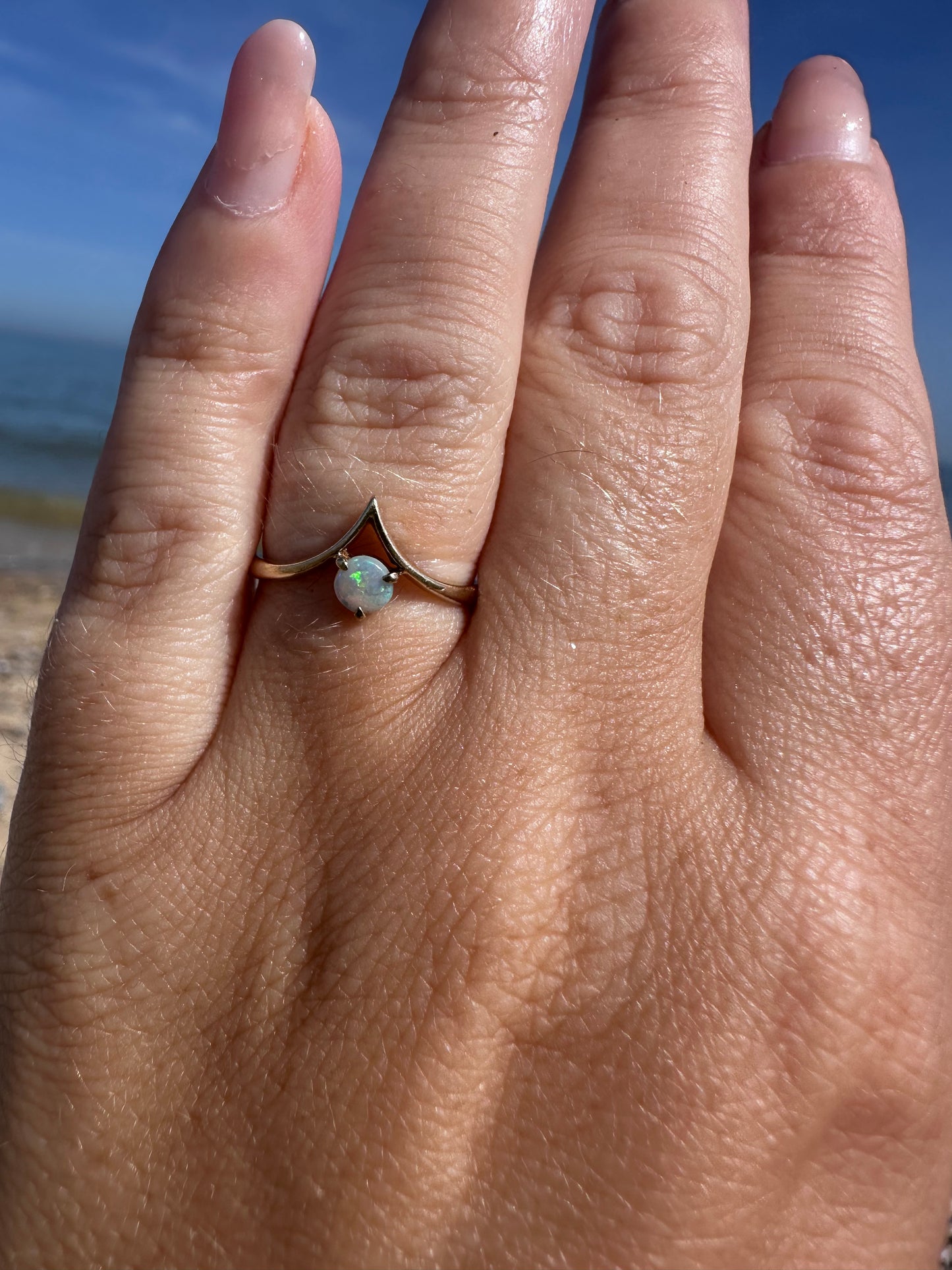 Vintage 9ct Gold Opal Wishbone Ring