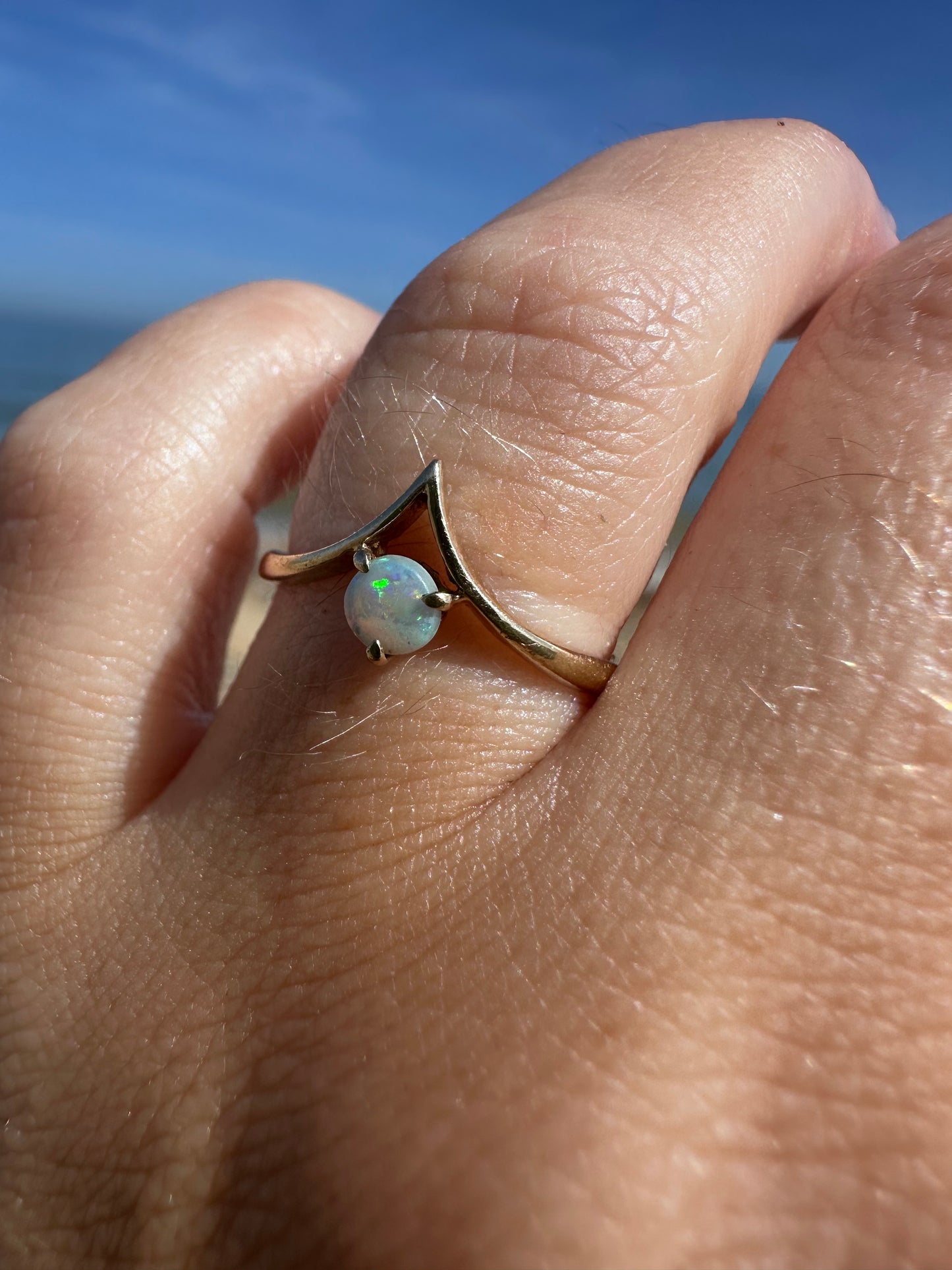 Vintage 9ct Gold Opal Wishbone Ring