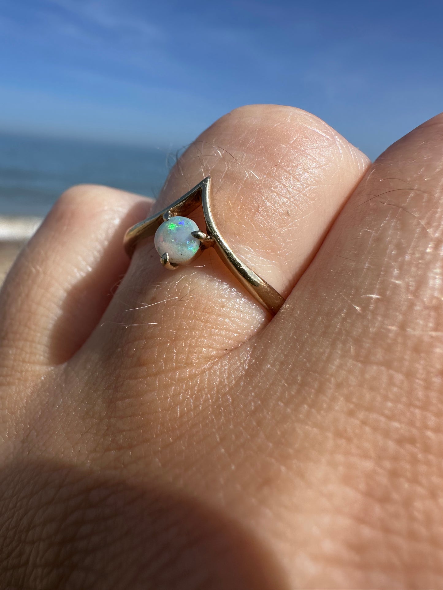 Vintage 9ct Gold Opal Wishbone Ring
