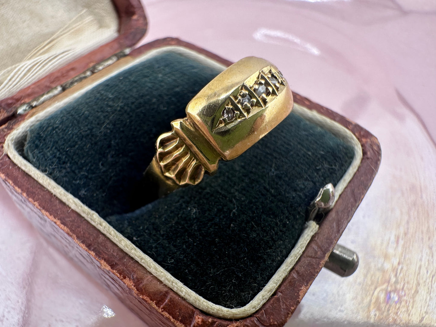 Antique 18ct Gold Rose Cut diamond Gypsy set ring