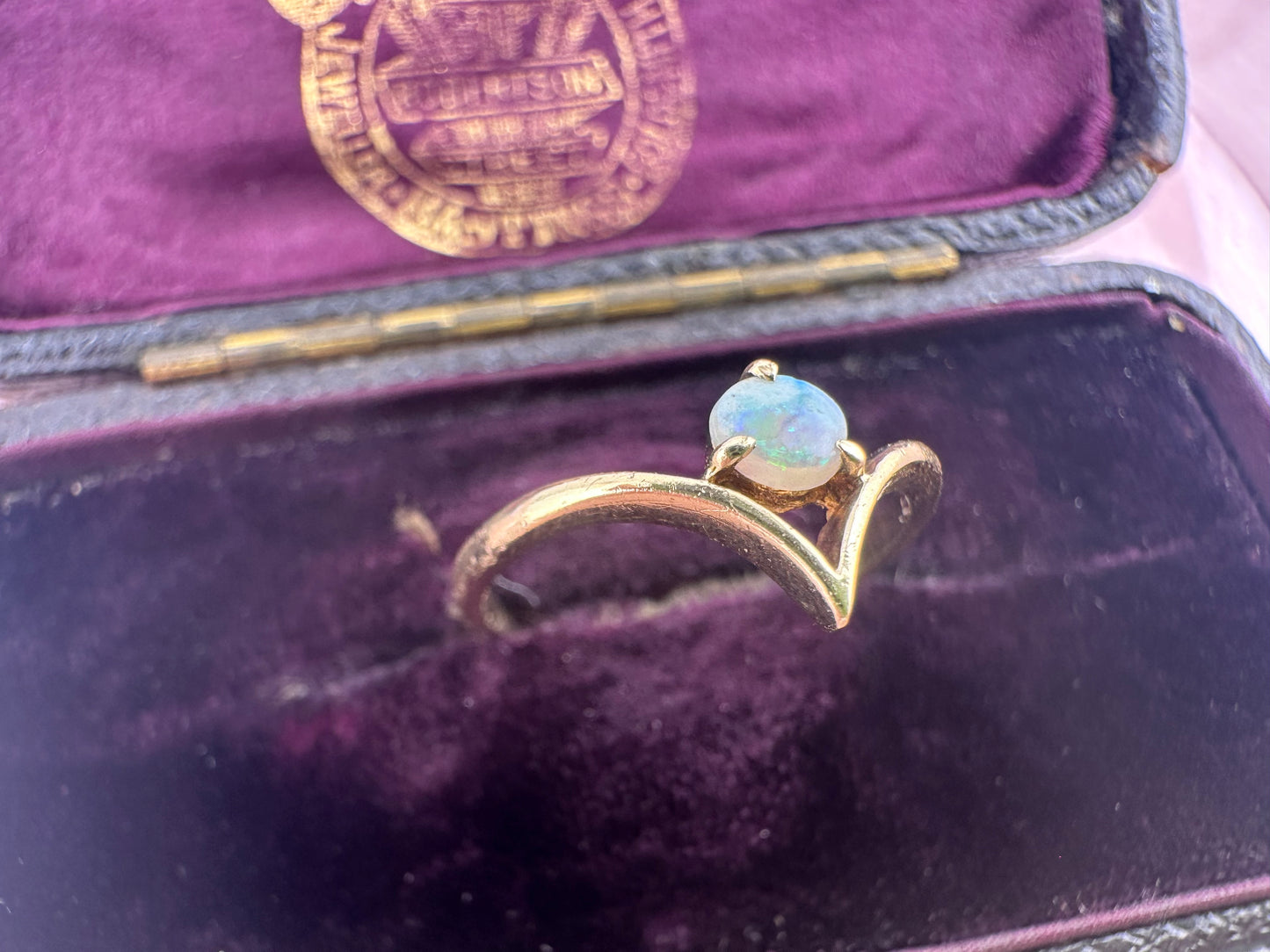 Vintage 9ct Gold Opal Wishbone Ring