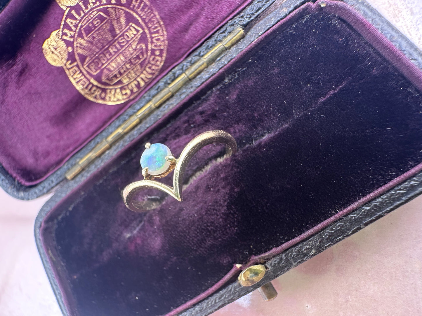 Vintage 9ct Gold Opal Wishbone Ring