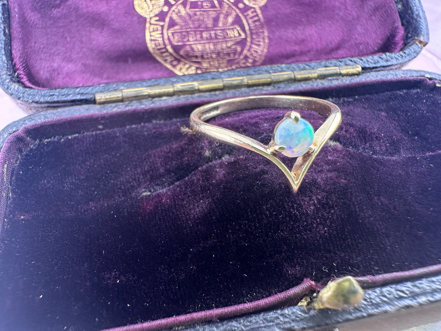 Vintage 9ct Gold Opal Wishbone Ring