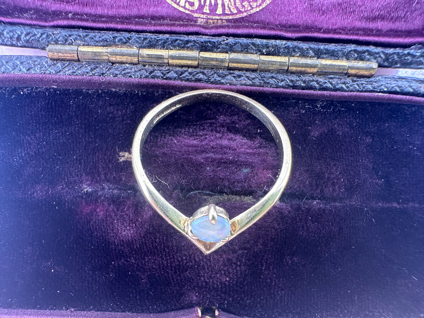 Vintage 9ct Gold Opal Wishbone Ring