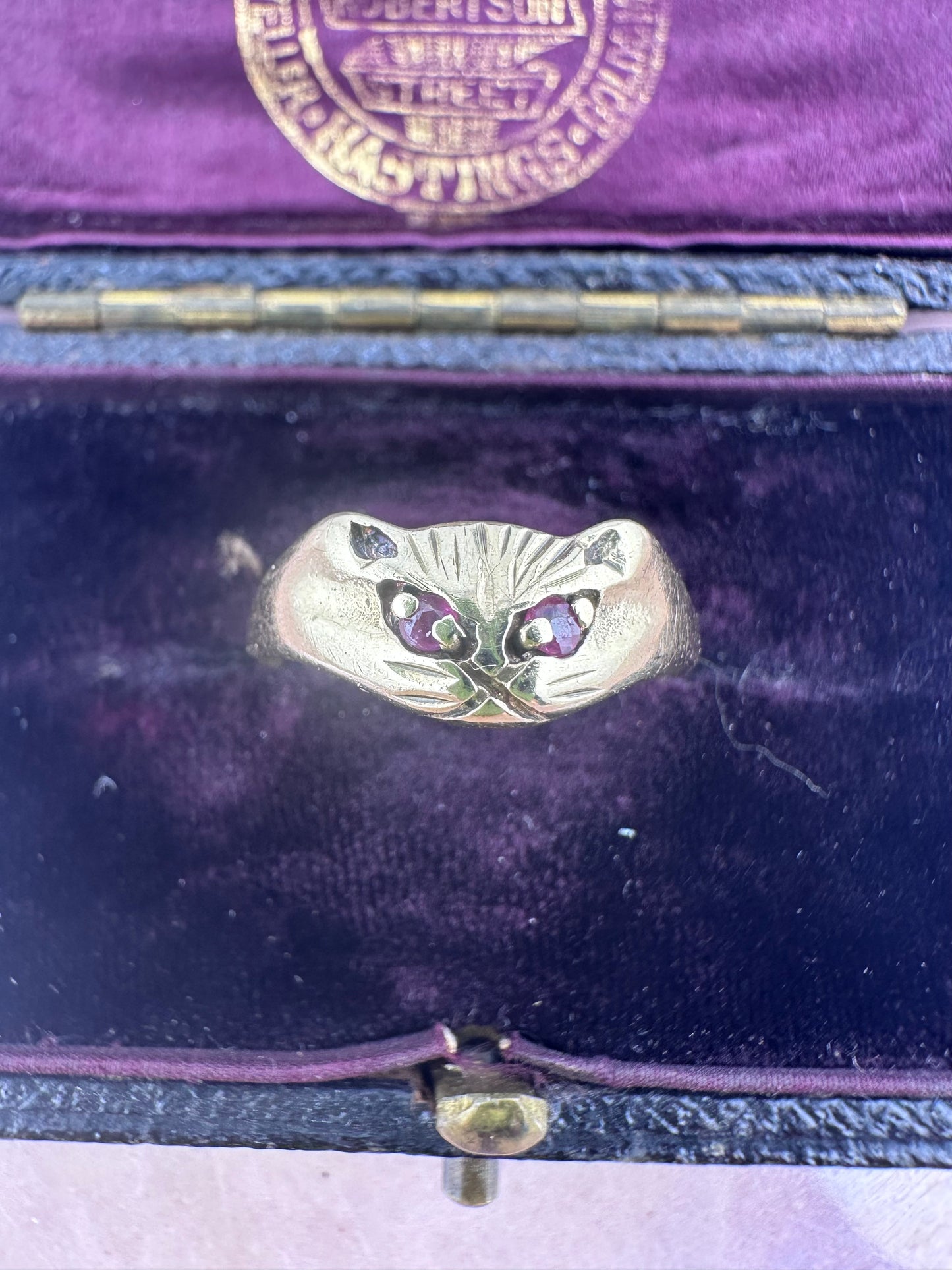 Vintage 9ct Ruby eyed Cat ring