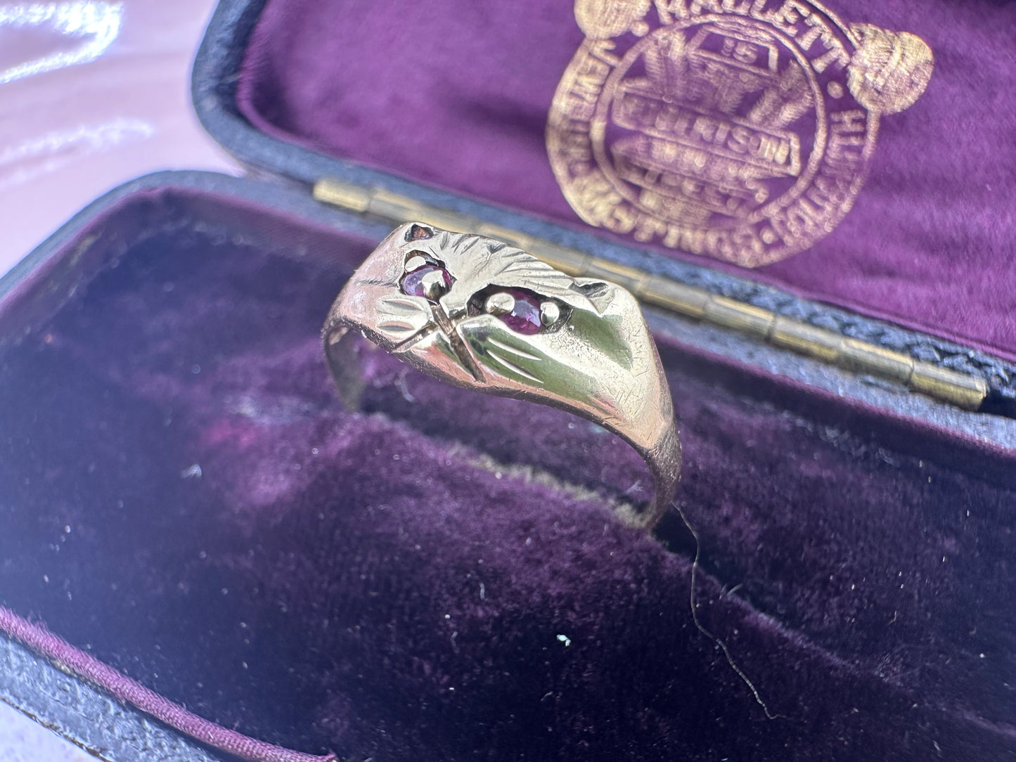 Vintage 9ct Ruby eyed Cat ring