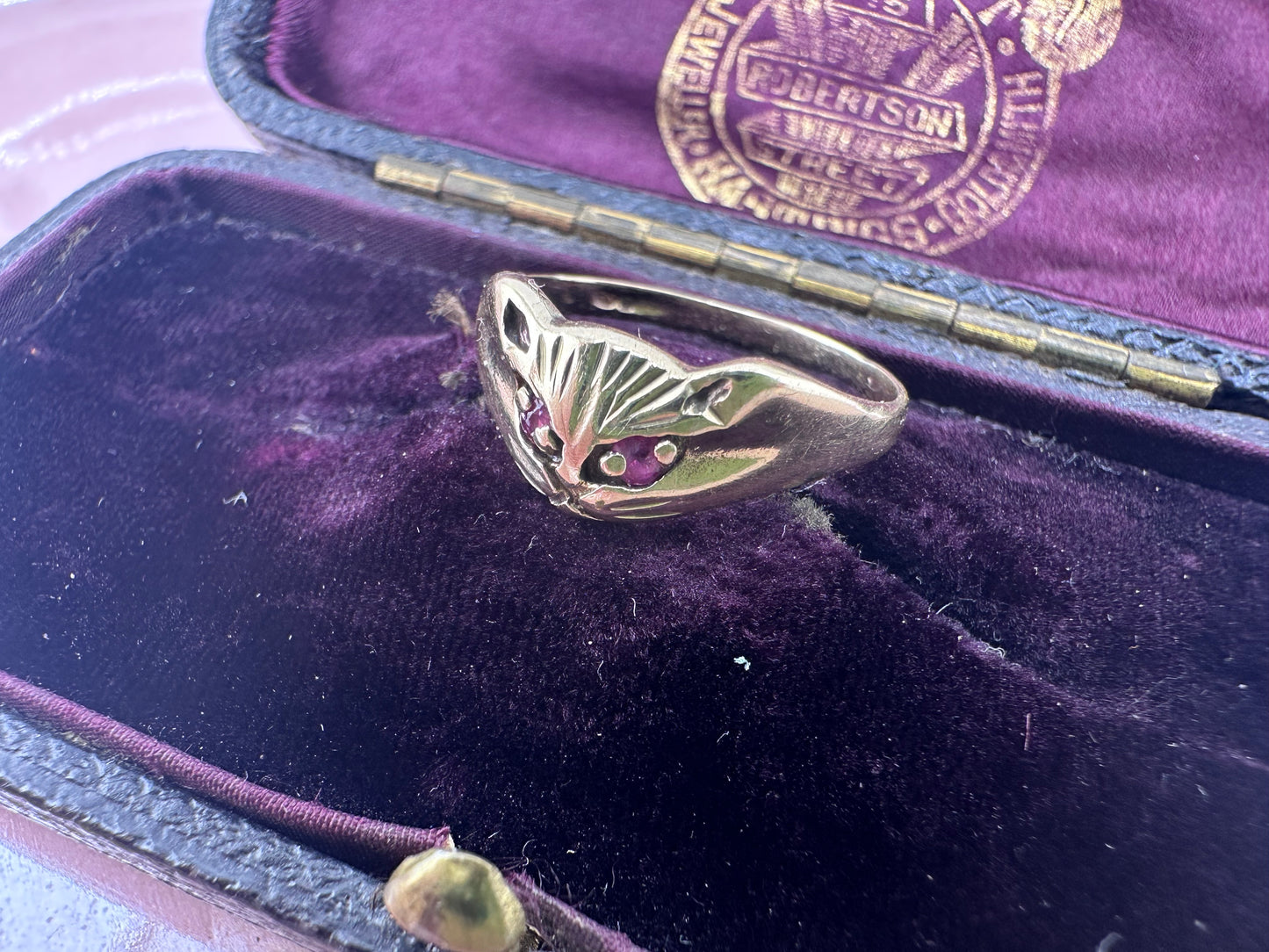 Vintage 9ct Ruby eyed Cat ring