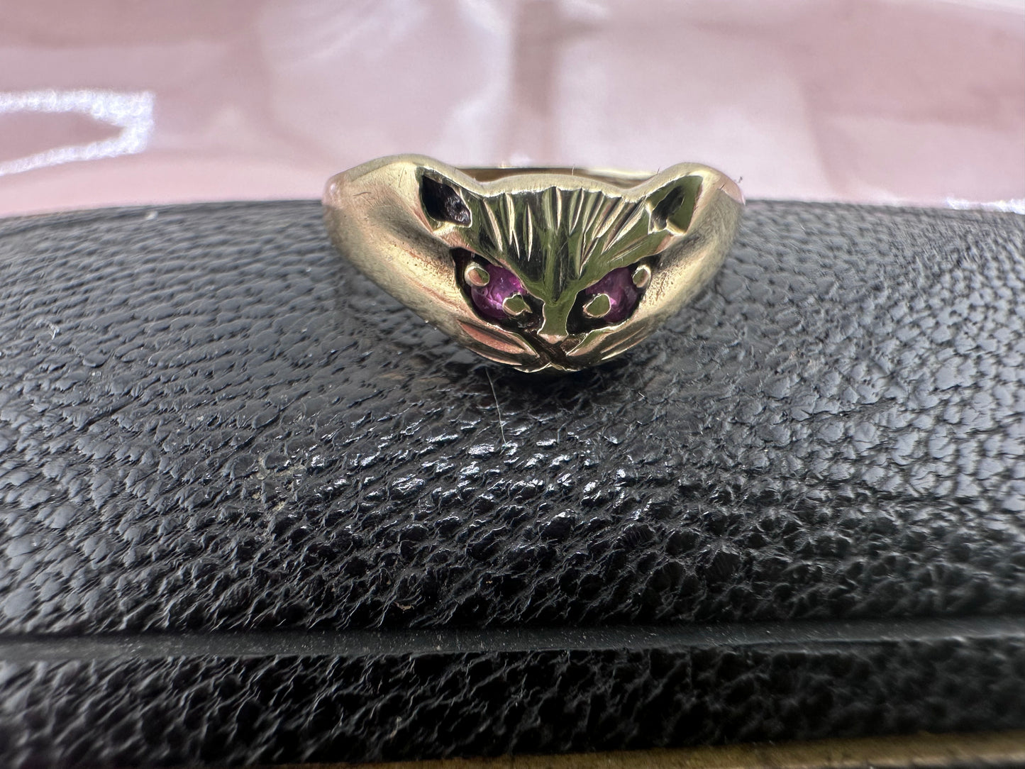 Vintage 9ct Ruby eyed Cat ring