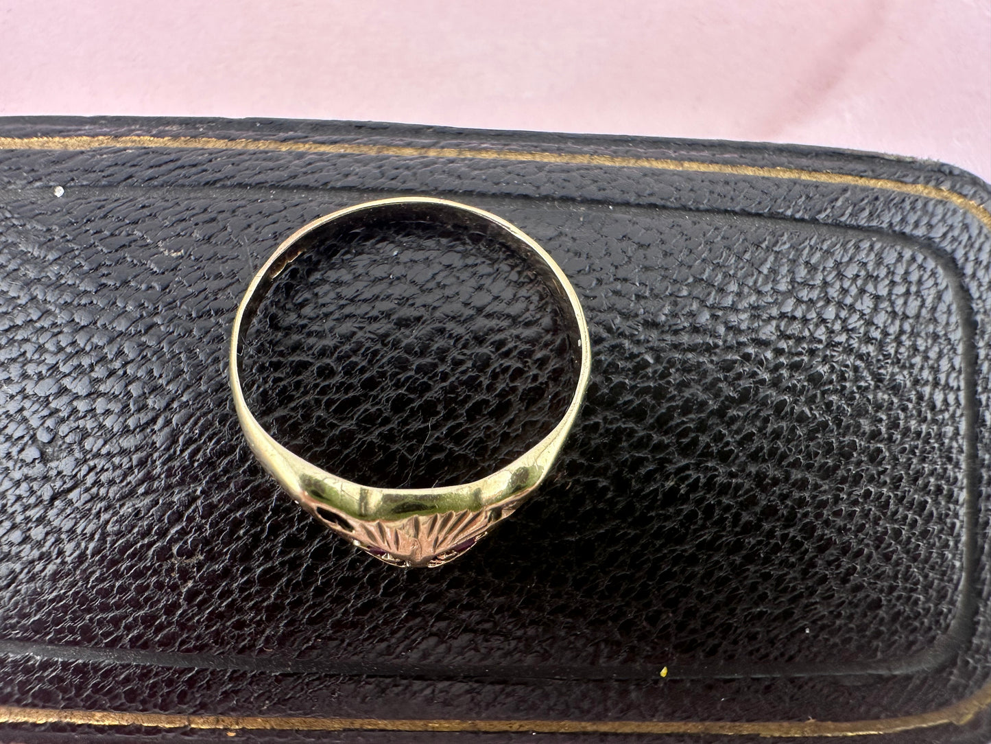 Vintage 9ct Ruby eyed Cat ring