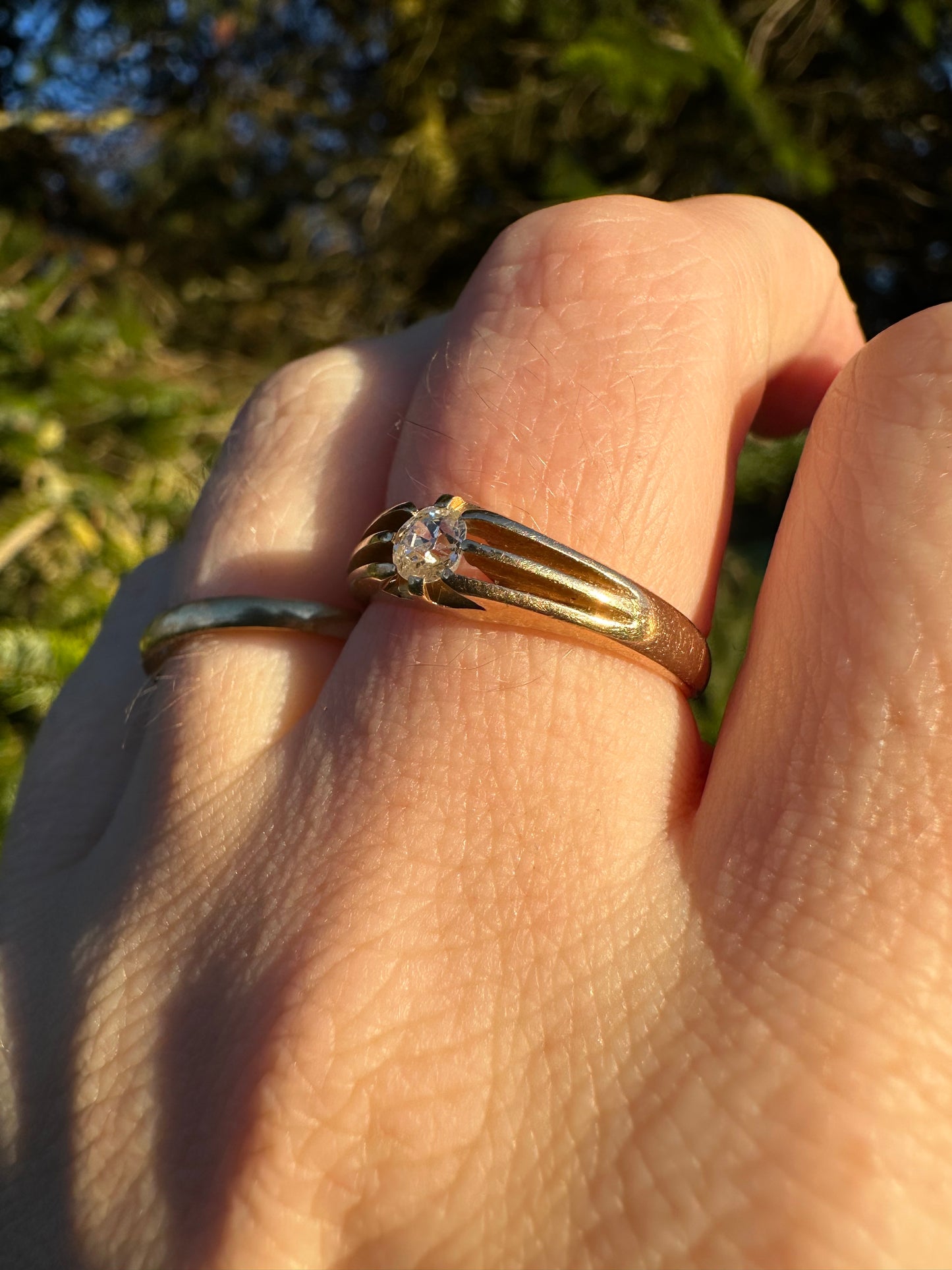 Edwardian 18ct Old Mine Cut Diamond Belcher Ring