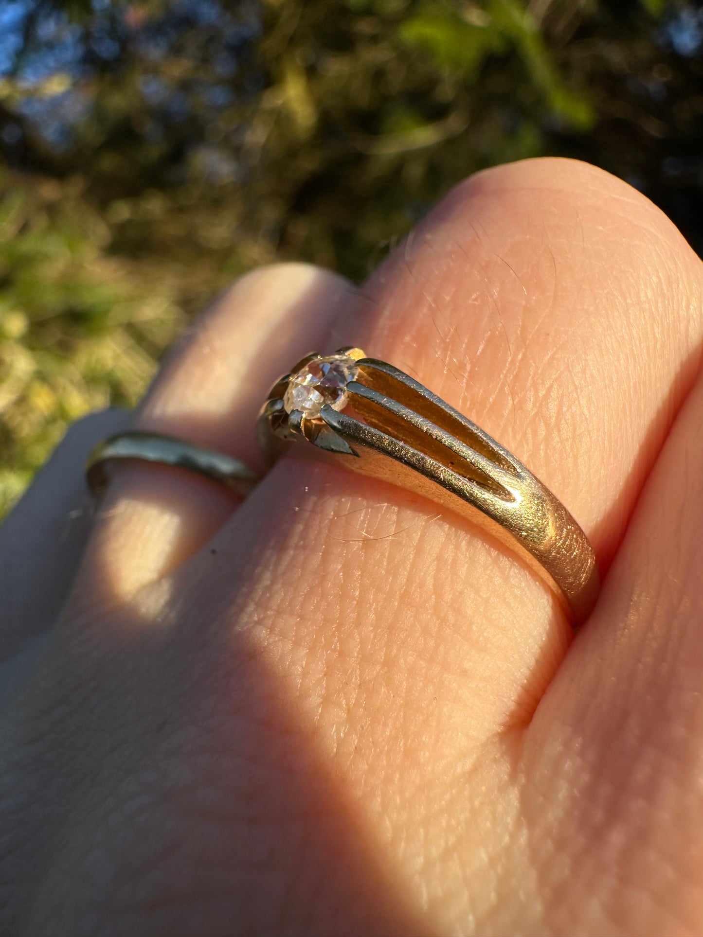 Edwardian 18ct Old Mine Cut Diamond Belcher Ring