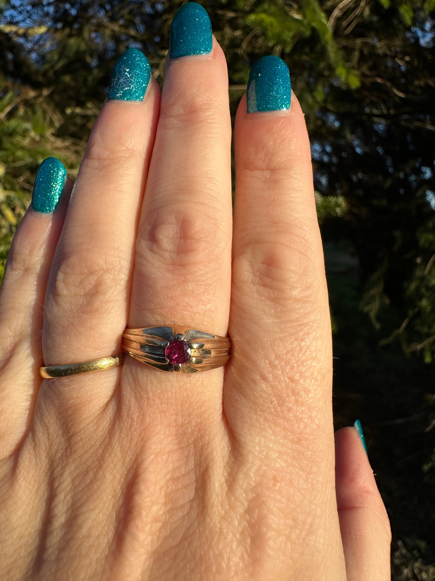Vintage 9ct Ruby Belcher Ring