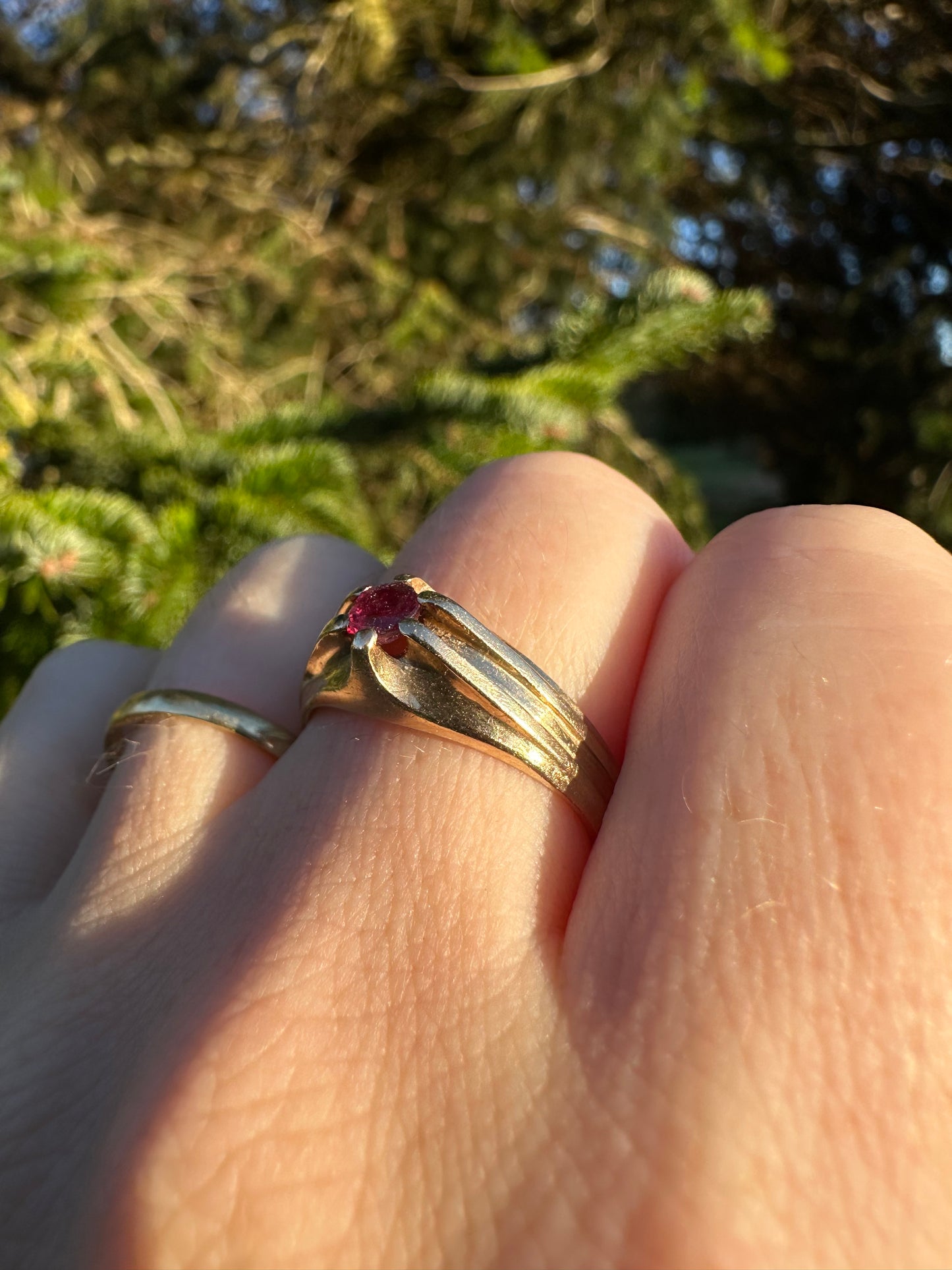 Vintage 9ct Ruby Belcher Ring