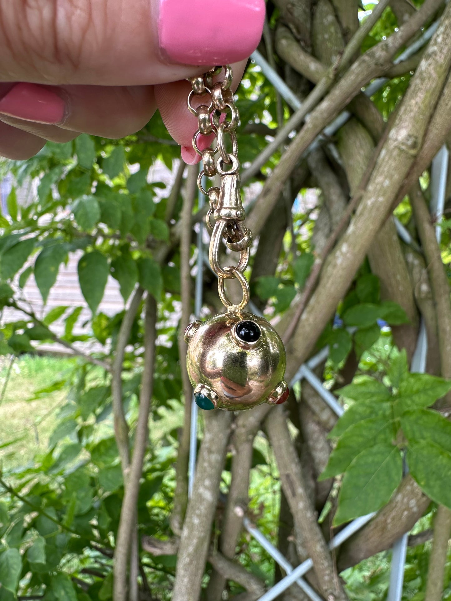 9ct Gold Sputnik with carnelian, onyx & green agate gemstones