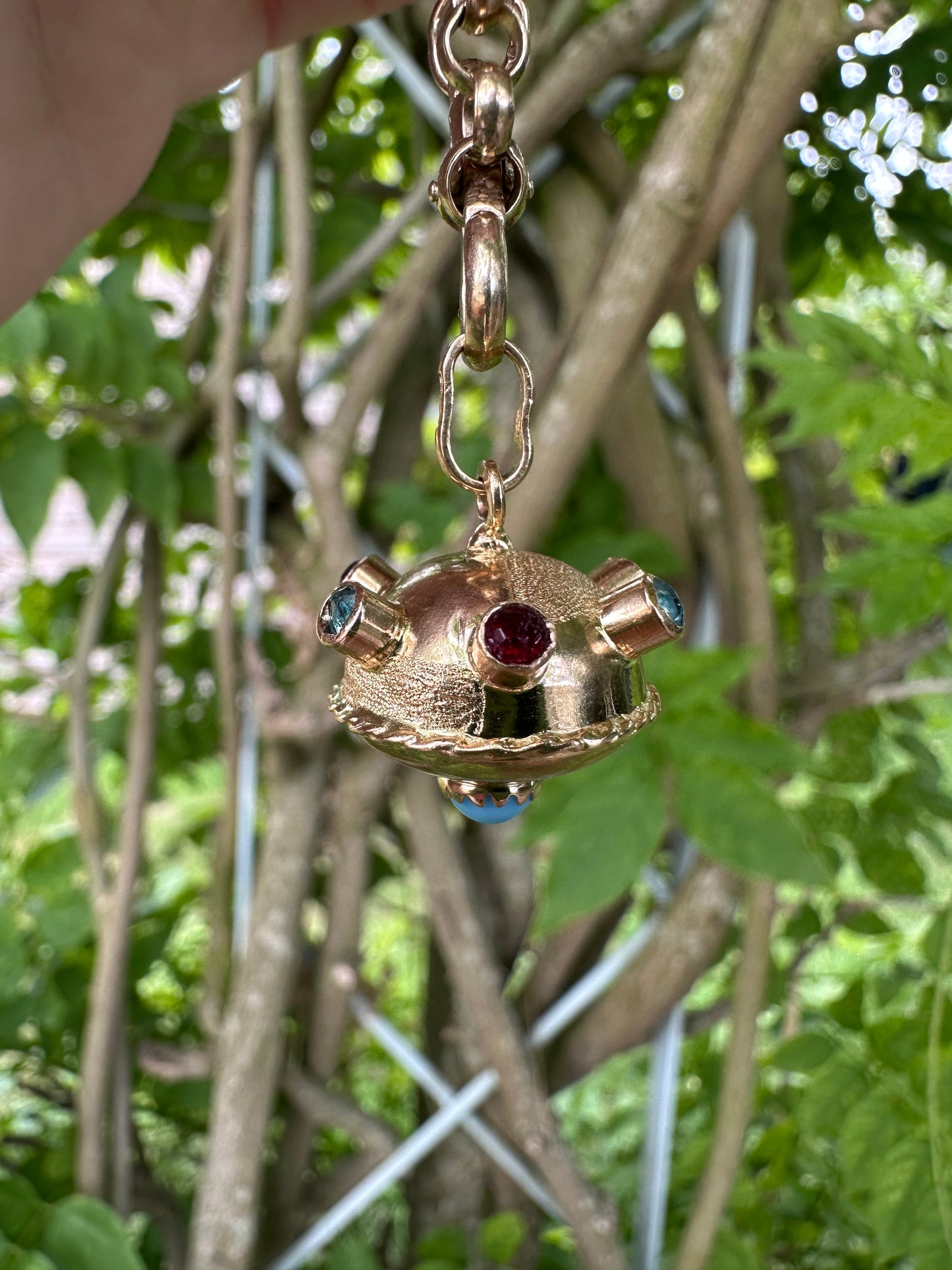 18ct Gold UFO Sputnik pendant with Topaz, Garnet & Turquoise stones.
