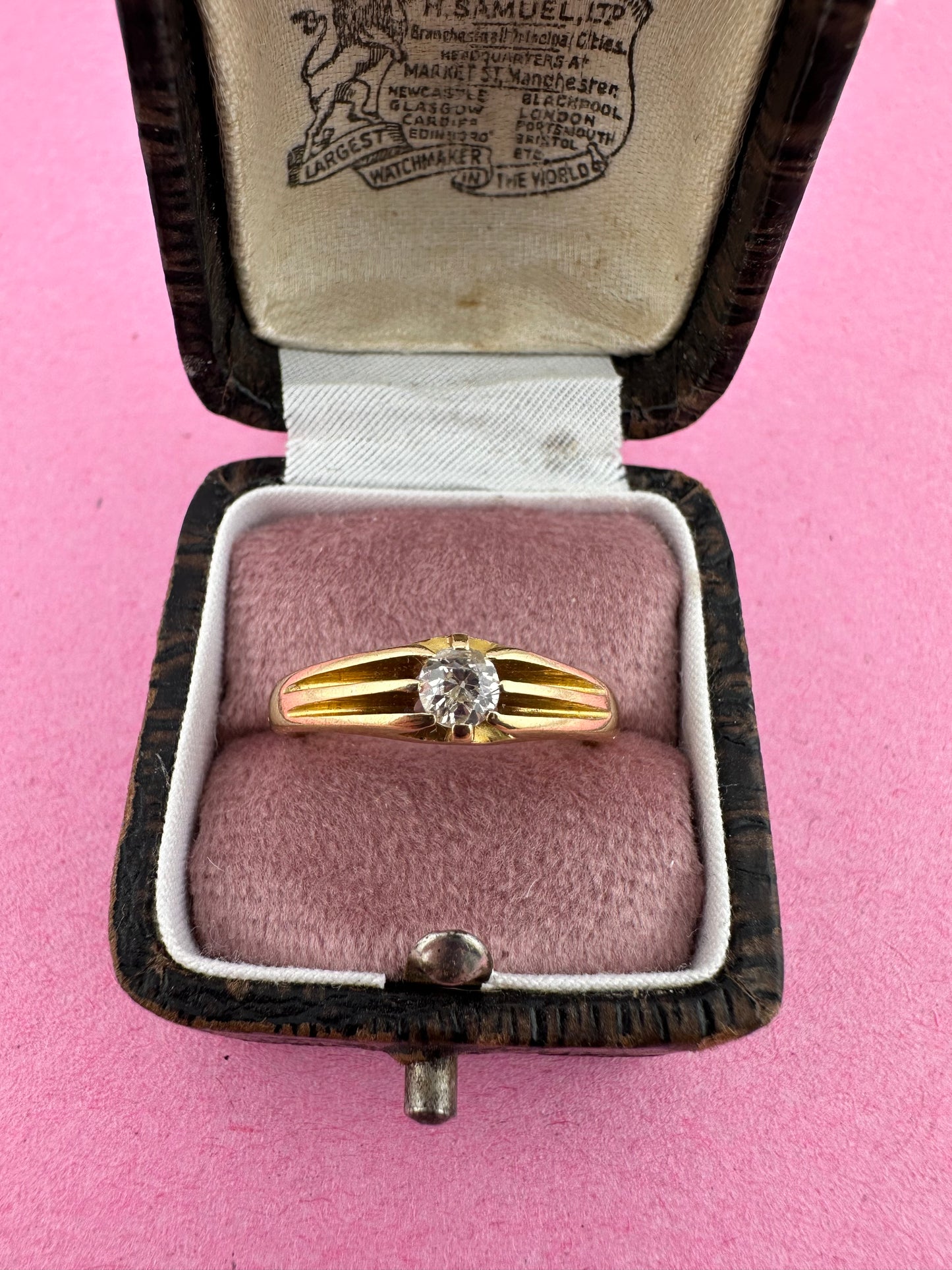 Edwardian 18ct Old Mine Cut Diamond Belcher Ring