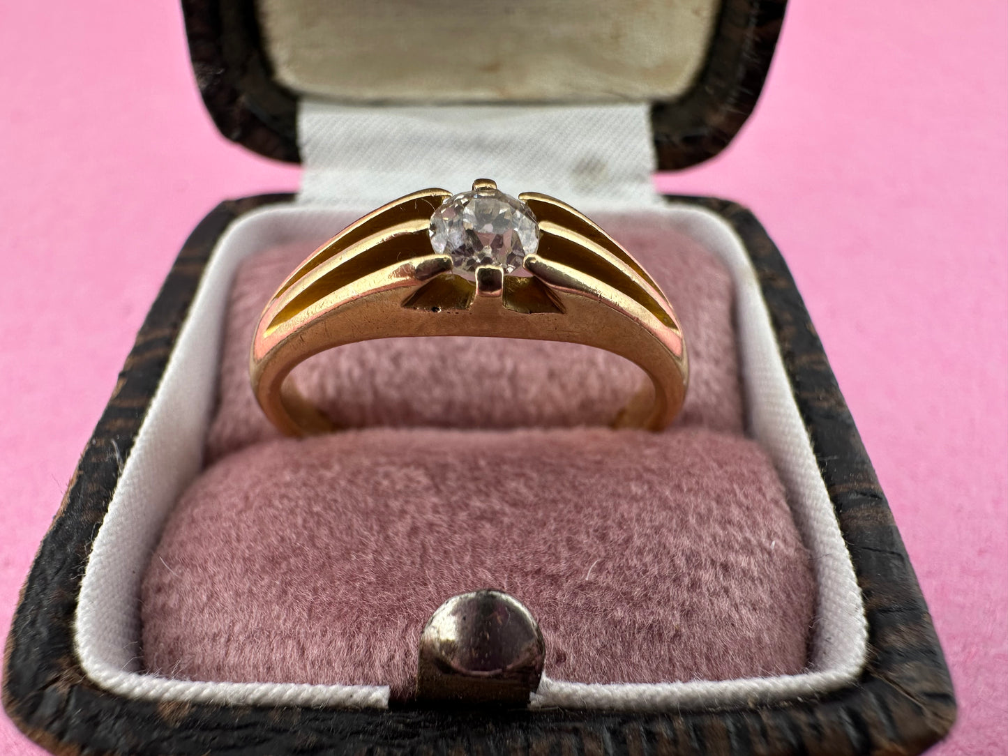Edwardian 18ct Old Mine Cut Diamond Belcher Ring