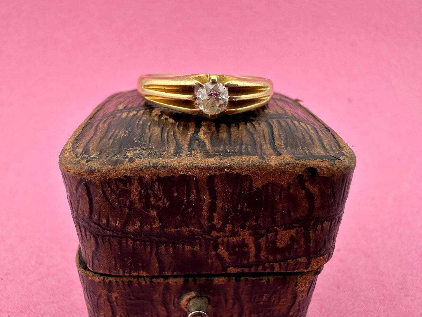 Edwardian 18ct Old Mine Cut Diamond Belcher Ring