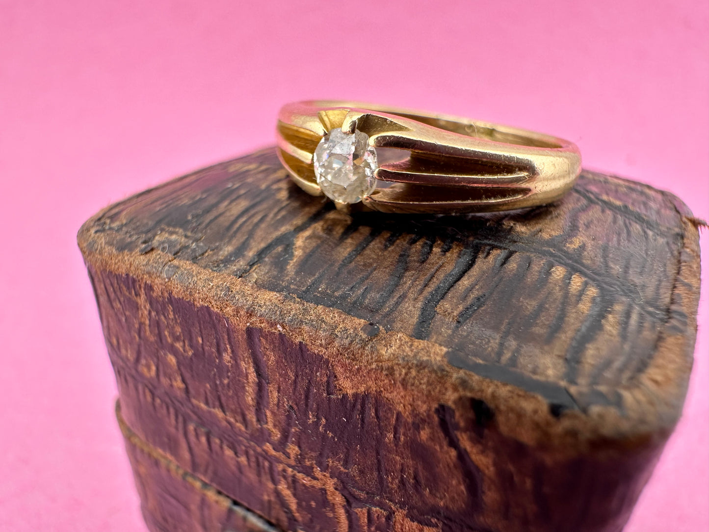 Edwardian 18ct Old Mine Cut Diamond Belcher Ring