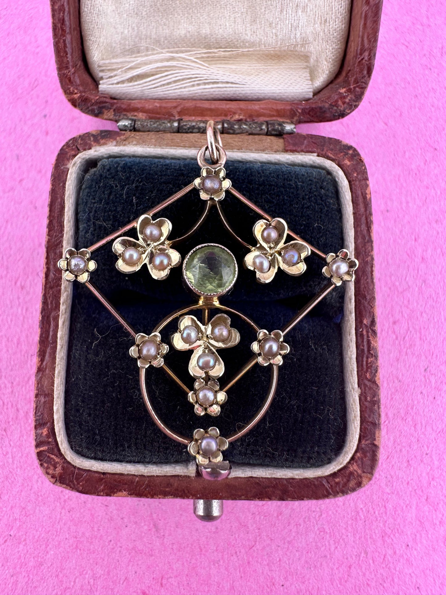 Edwardian 9ct Gold Peridot & Seed Pearl Lavalier pendant