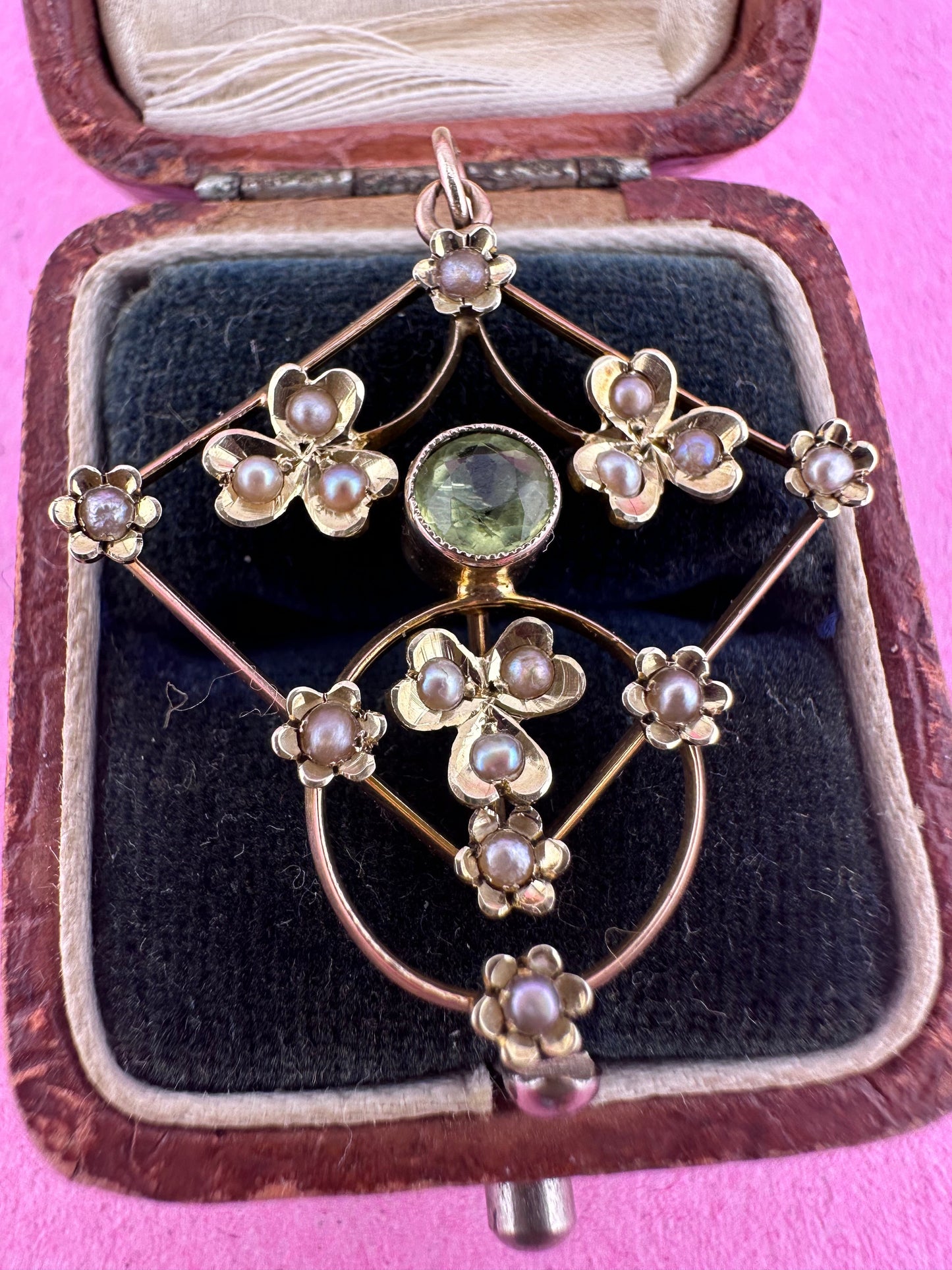 Edwardian 9ct Gold Peridot & Seed Pearl Lavalier pendant