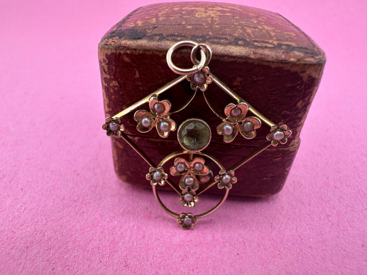 Edwardian 9ct Gold Peridot & Seed Pearl Lavalier pendant