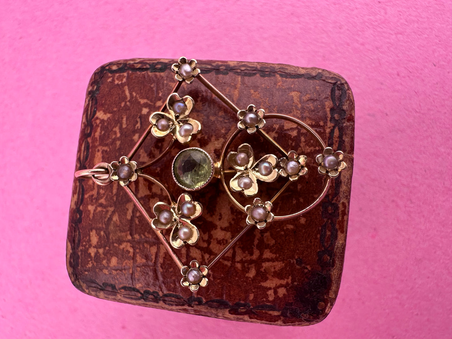 Edwardian 9ct Gold Peridot & Seed Pearl Lavalier pendant