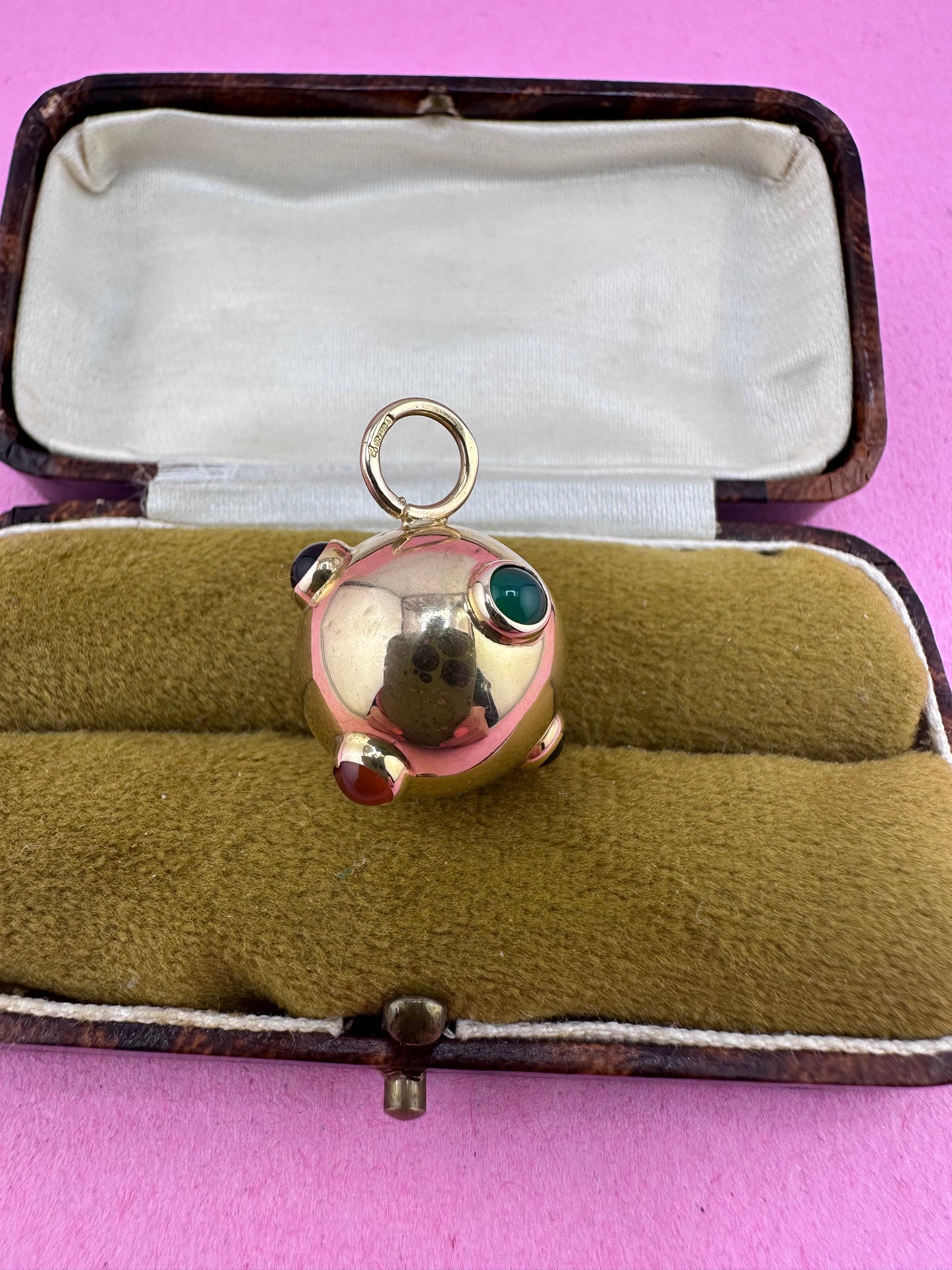 9ct Gold Sputnik with carnelian, onyx & green agate gemstones