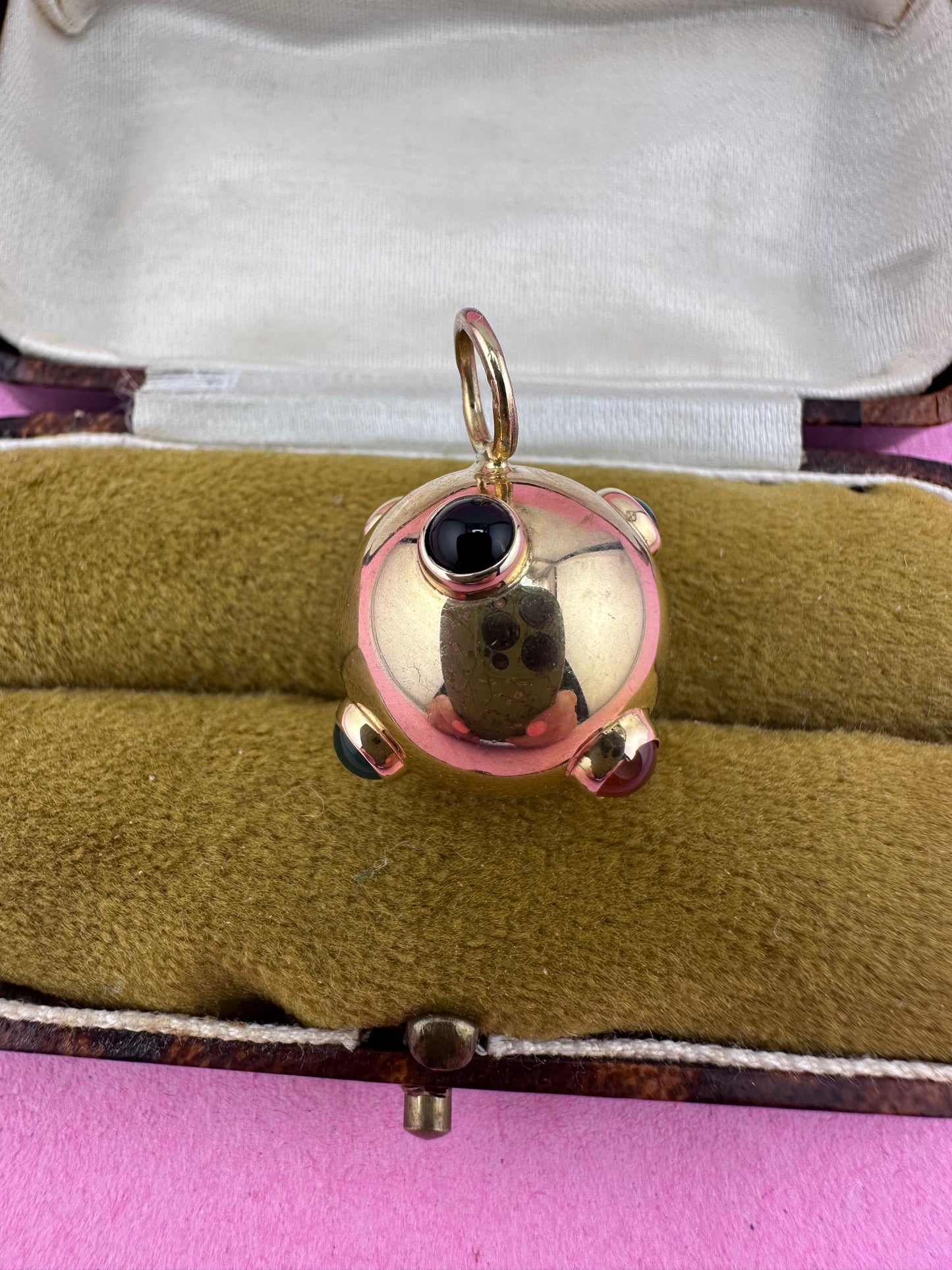 9ct Gold Sputnik with carnelian, onyx & green agate gemstones