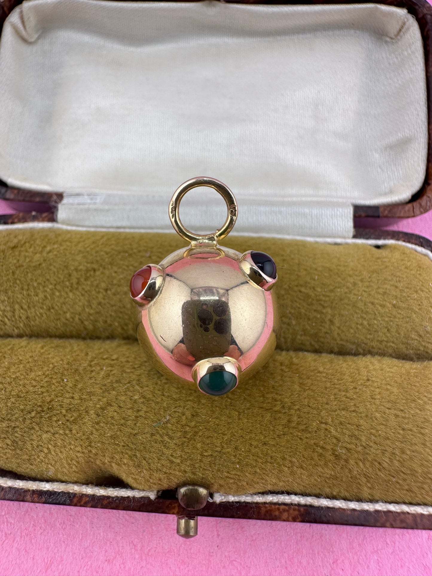 9ct Gold Sputnik with carnelian, onyx & green agate gemstones